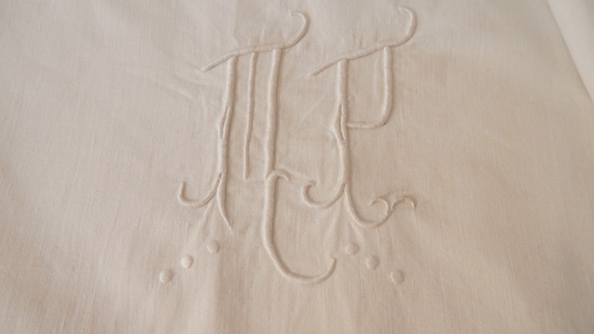 Former embroidered sheet monogram MP embroidery open day row sheets 320 x 200 cm