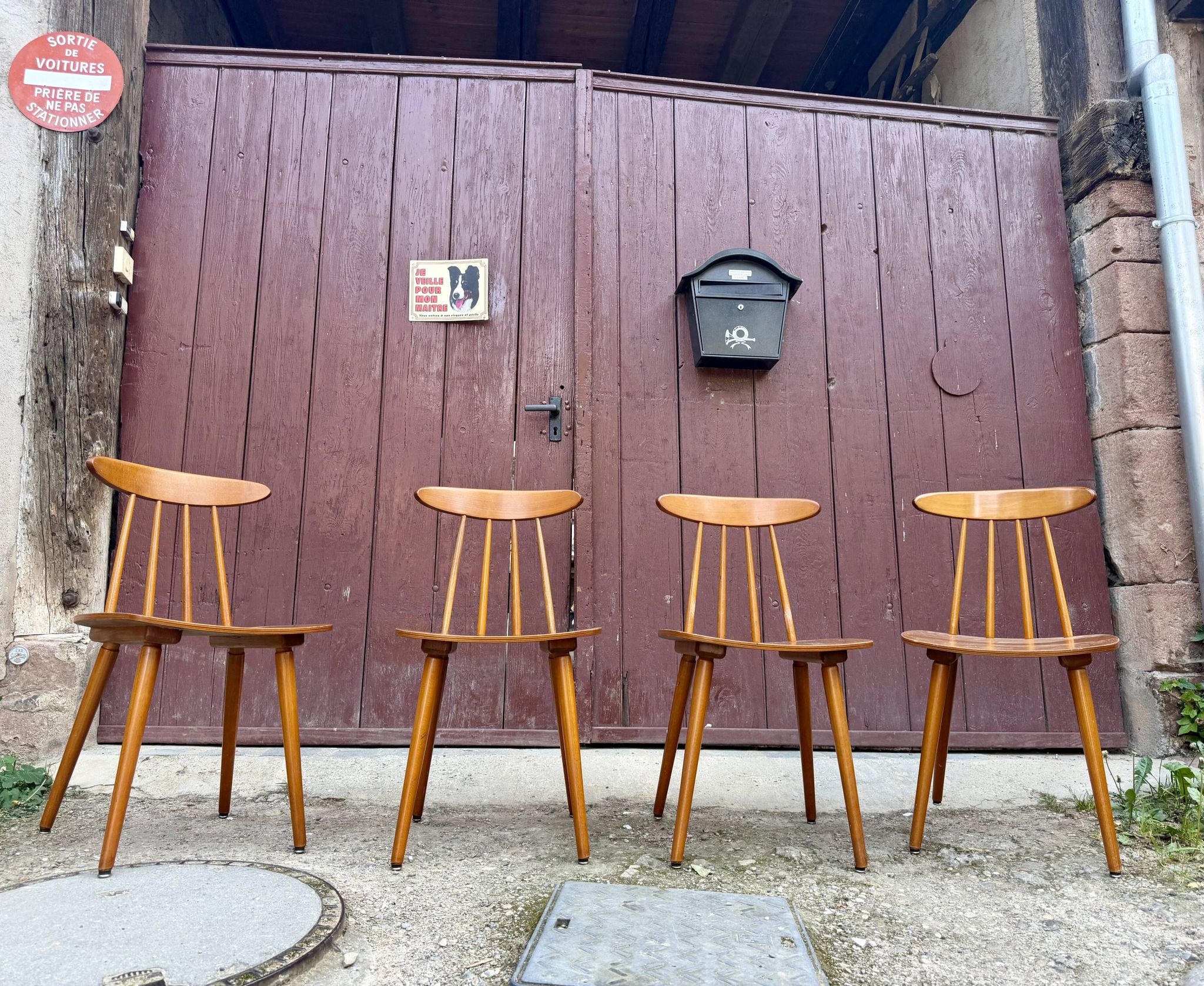 🪑✨ Set of 4 vintage HILLER chairs – Rare model with boomerang backrest -