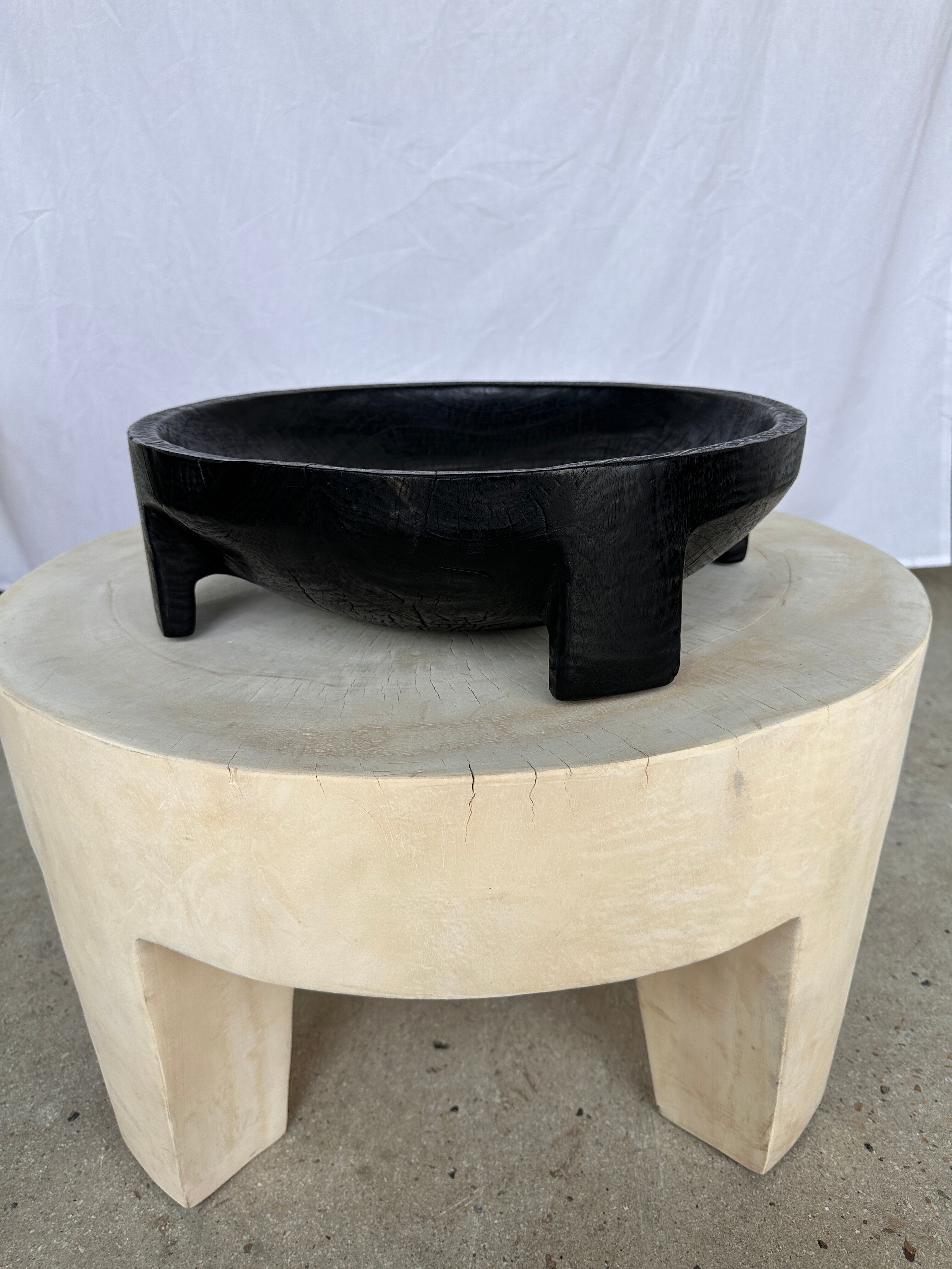 Cut in monoxyl mango wood