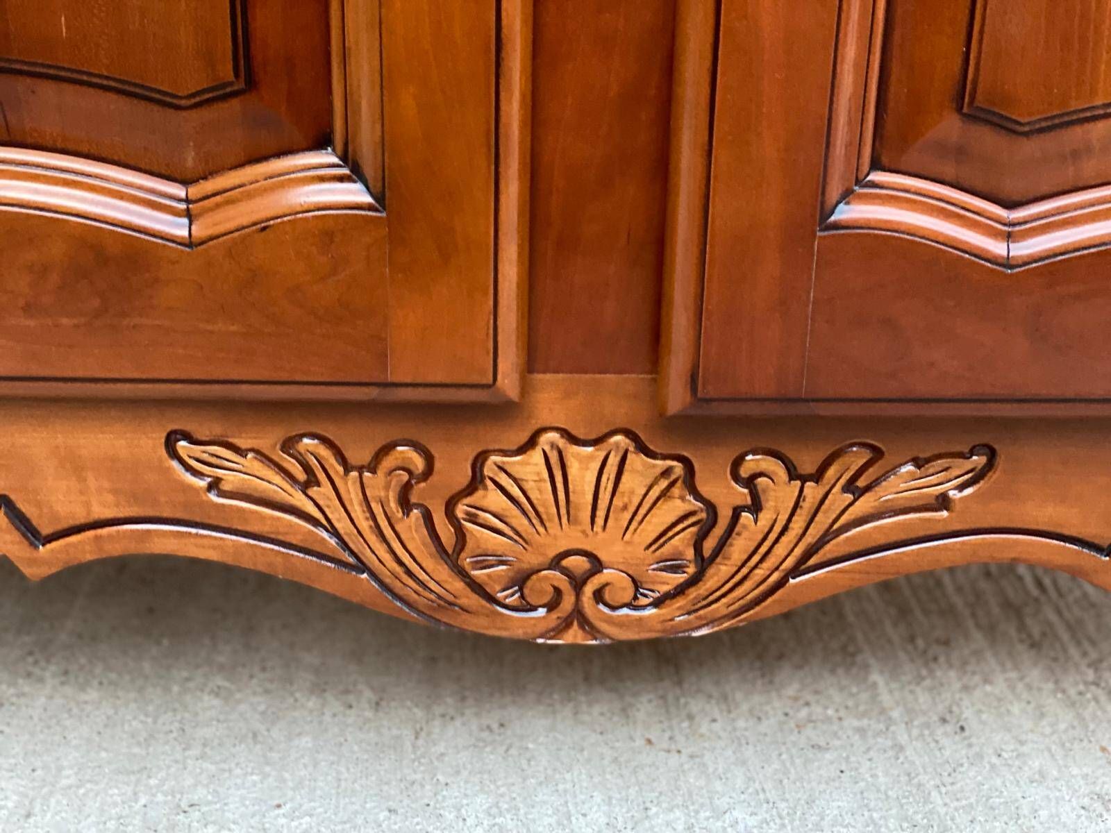 Louis XV buffet in cherry wood and shiny marquetry with 2 doors and 2 drawers