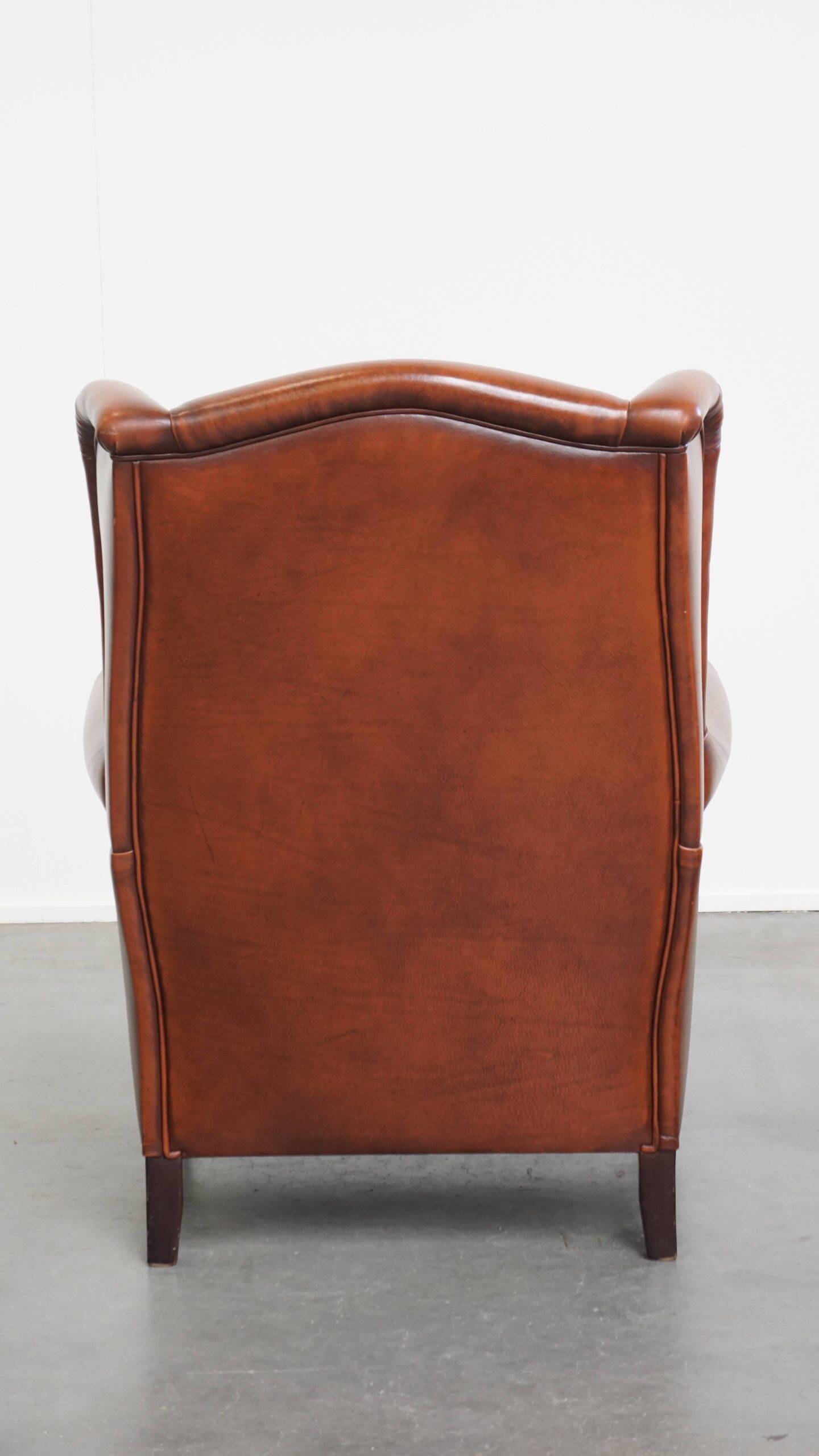 Fauteuil à oreilles de style anglais en cuir de vachette