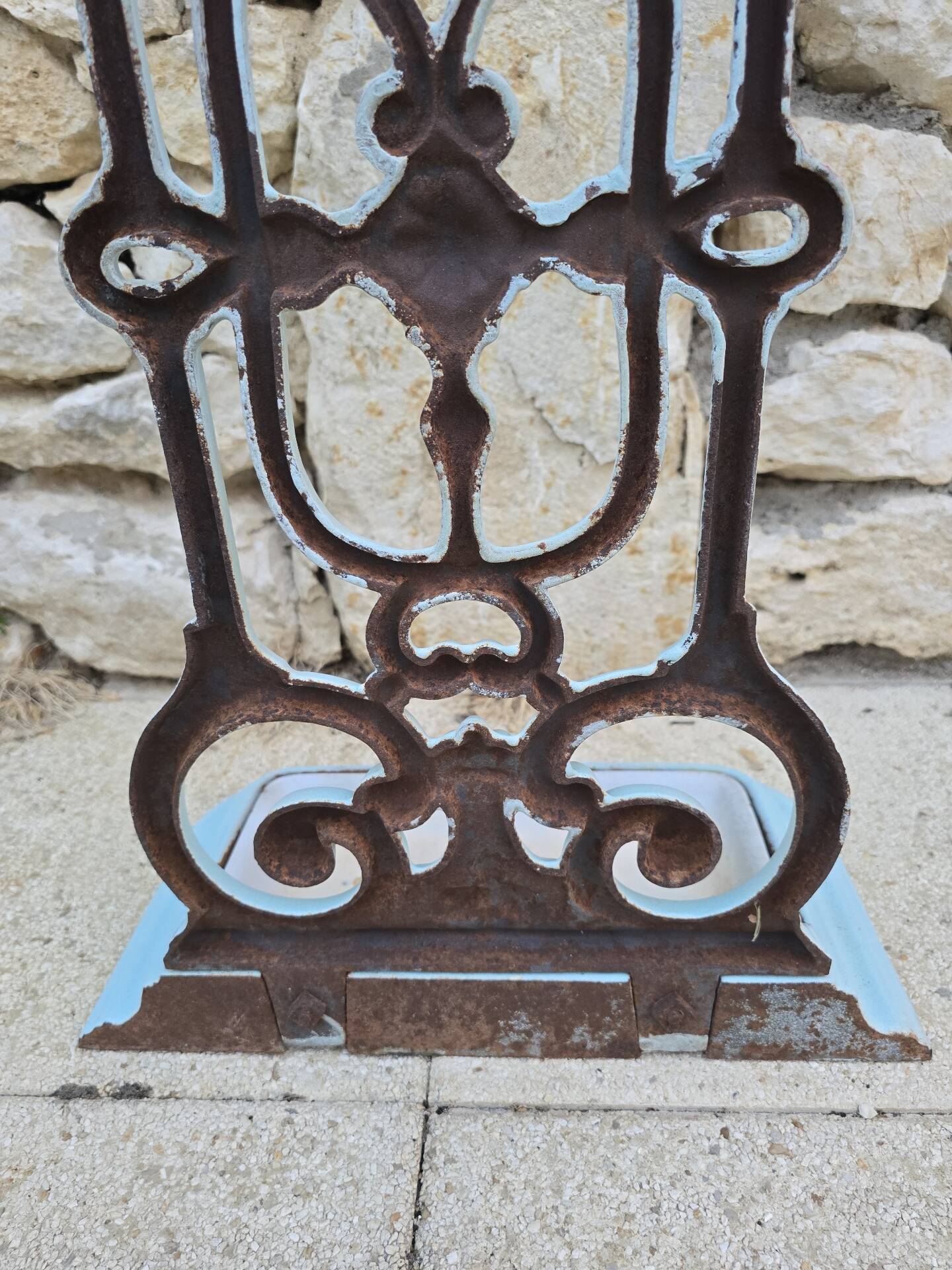 Art Nouveau cast iron umbrella stand – Deville, Pailliette & Cie, Char