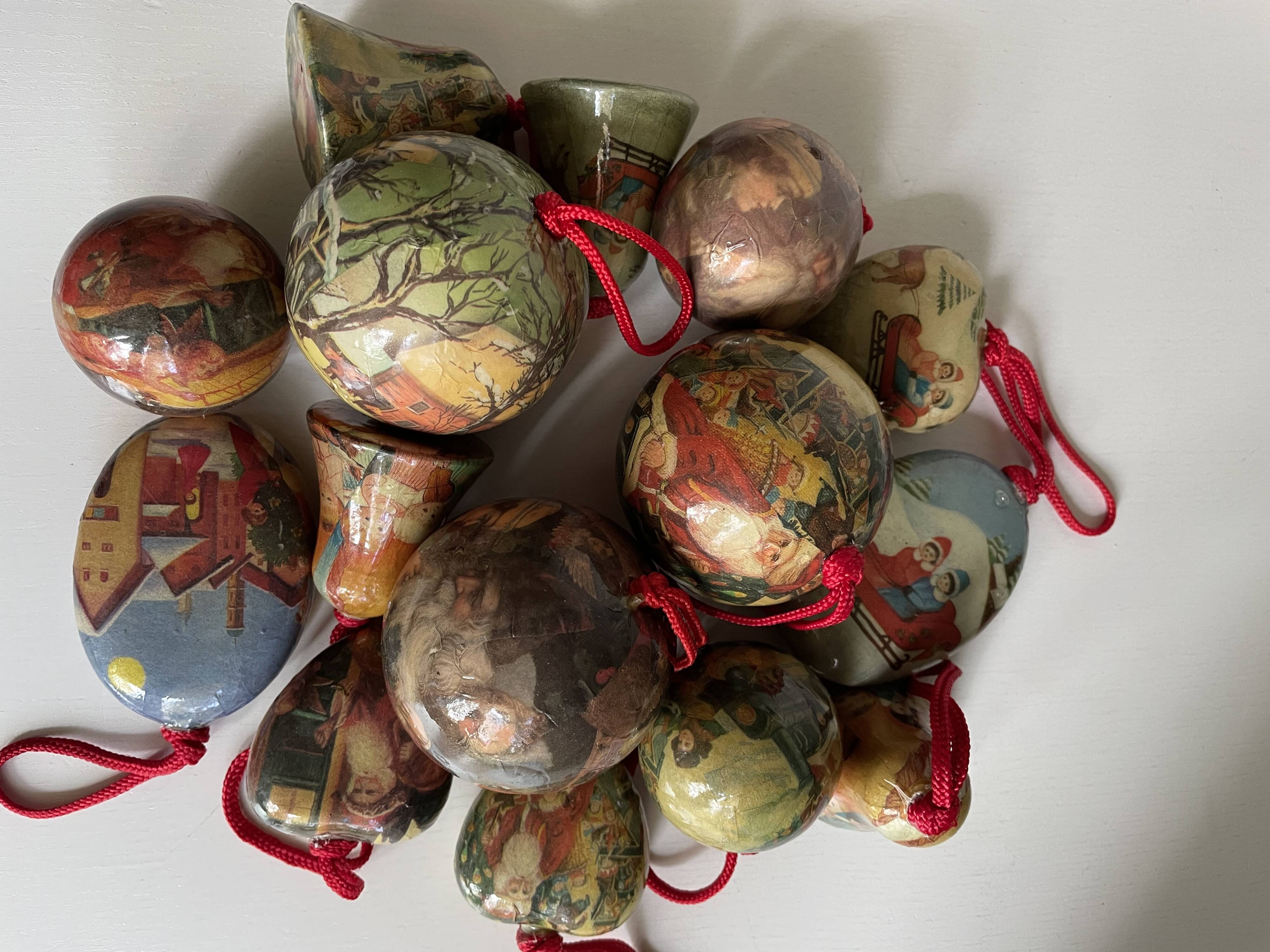 Ensemble de 15 décorations de Noël en papier mâché vintage