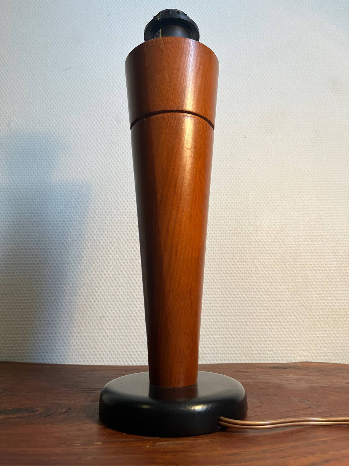 Wooden table lamp base