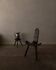 Chaise tripod brutaliste espagnole en bois massif sculpté