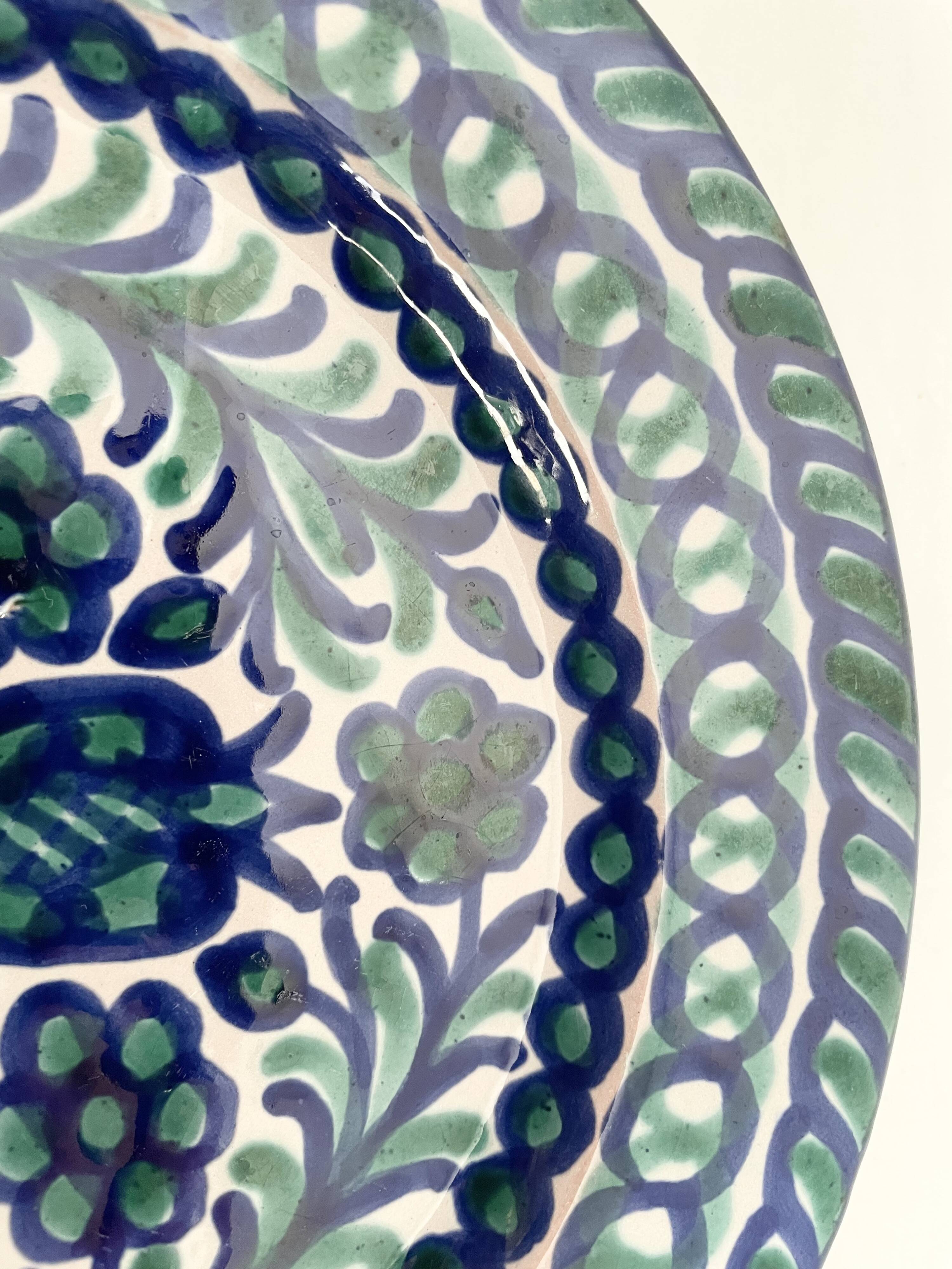 Assiette plate émaillée Fajalauza