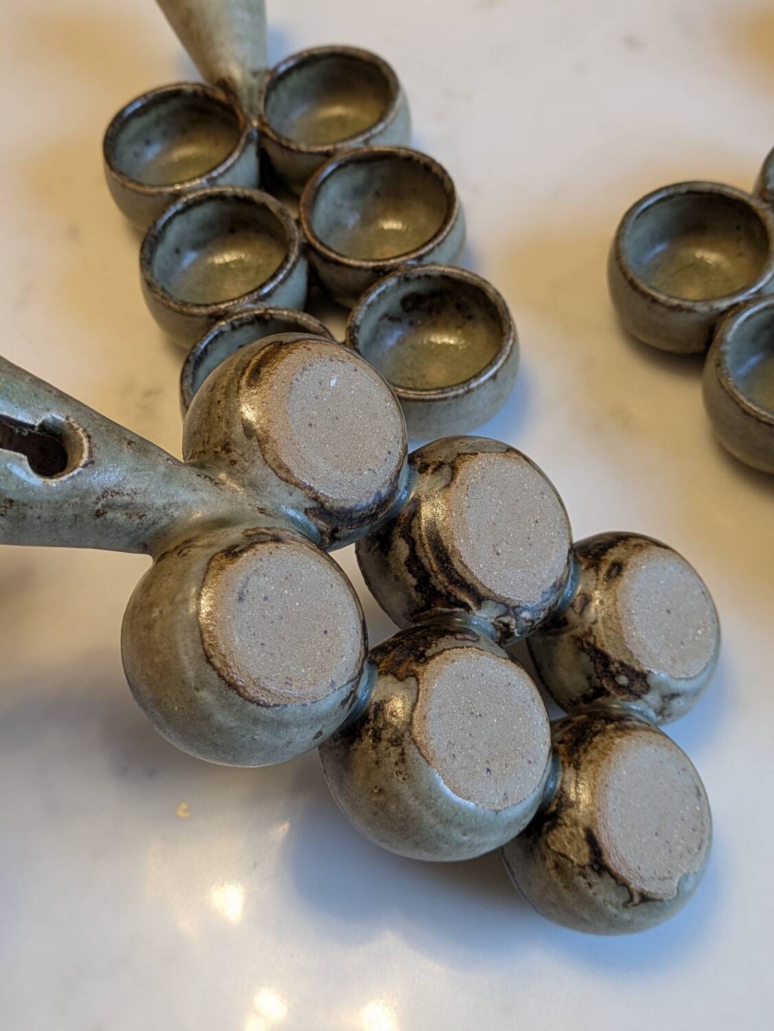 Buralist earthenware cauldrons.