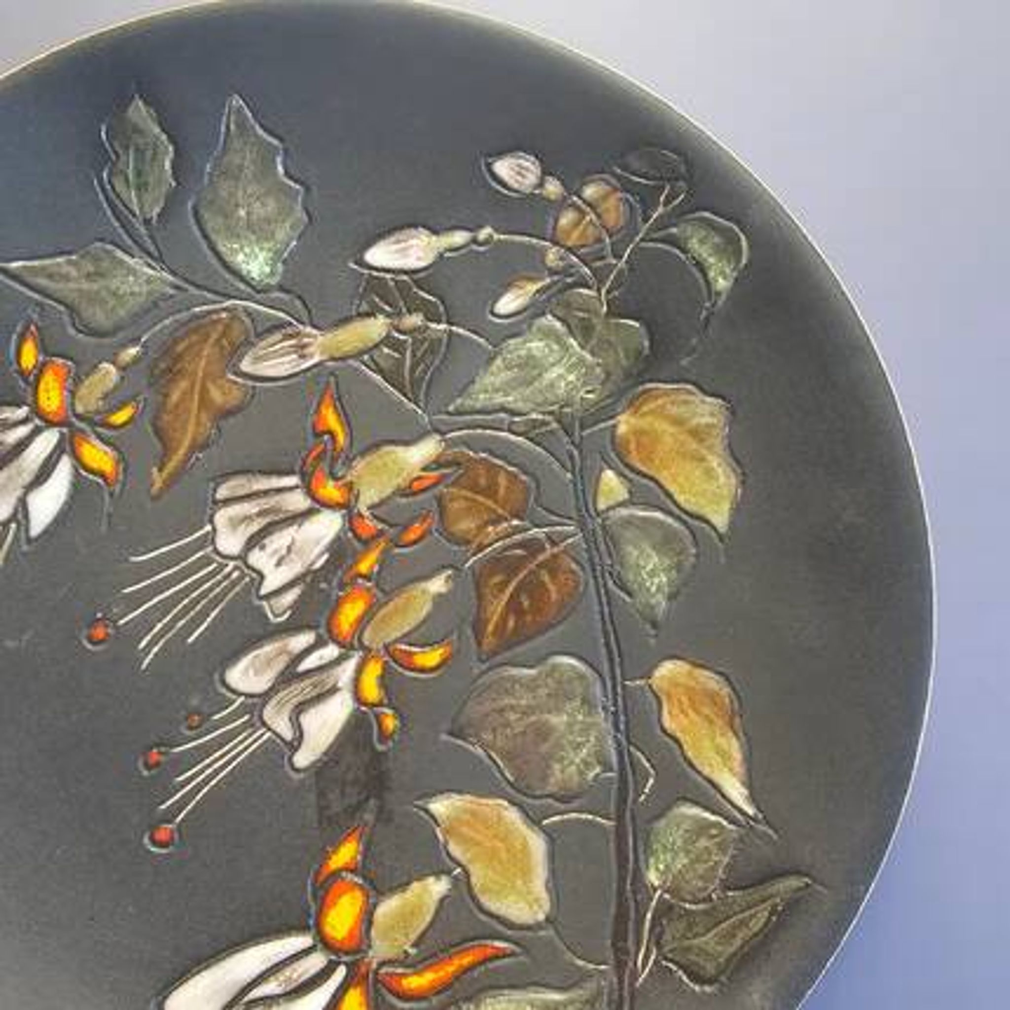 Assiette céramique noire motif floral Ruscha Art Pottery Allemagne