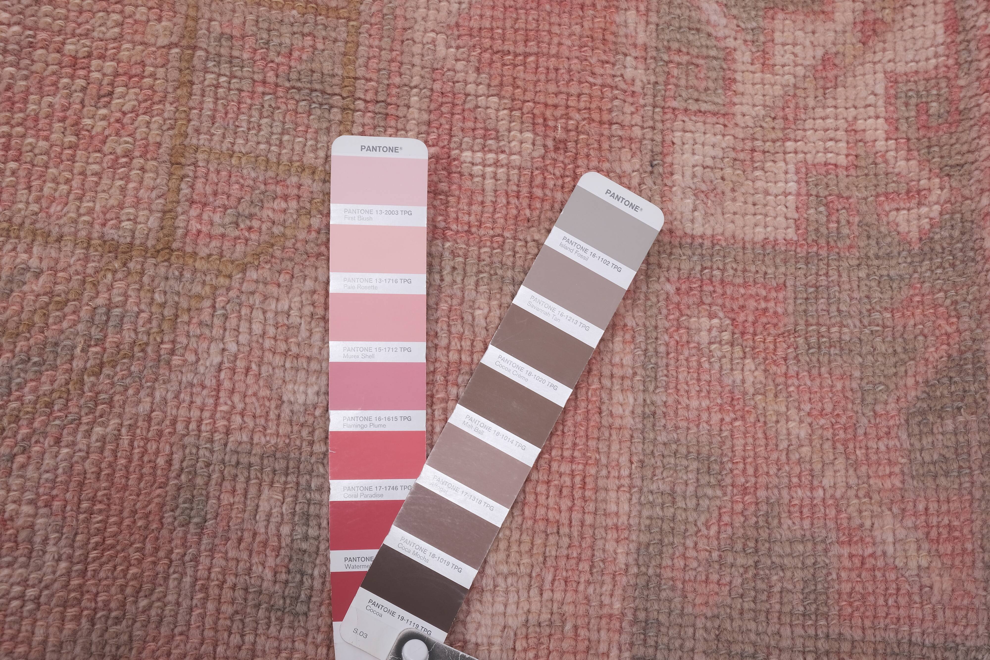 Vintage Turkish rug from Oushak, handwoven 120x187 cm