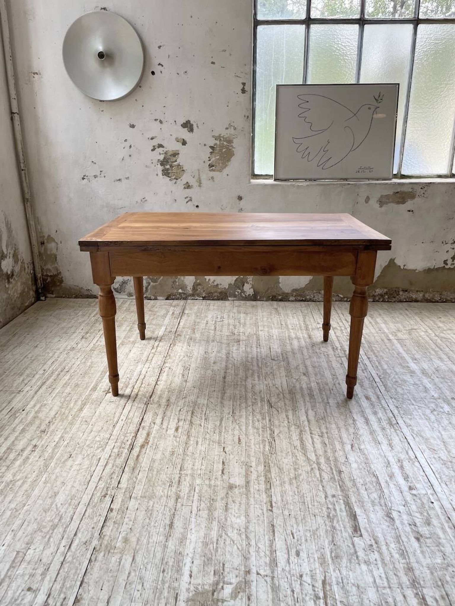 Table de ferme noyer plateau pivotable à allonges