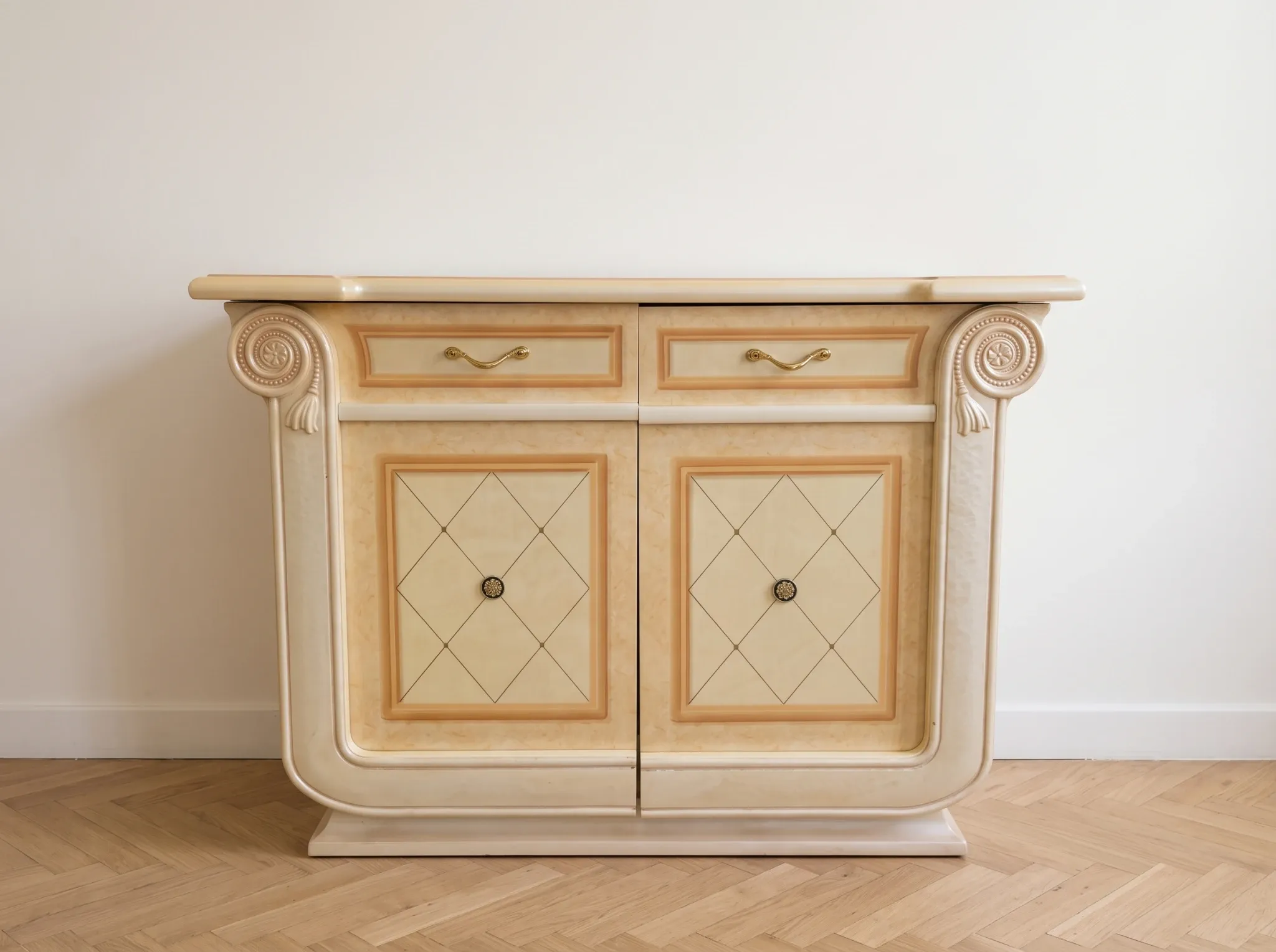 Buffet bas style classique italien beige laqué
