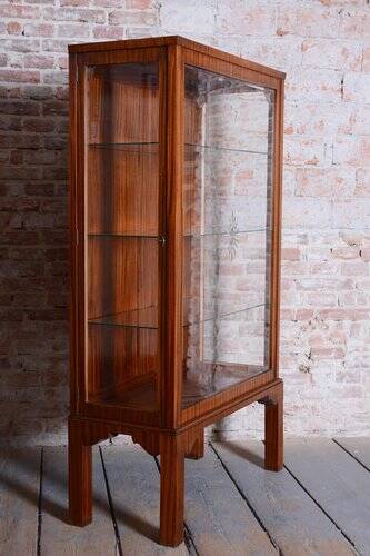 Czech Art Deco Display Cabinet in Mahogany and Glass, 1930s