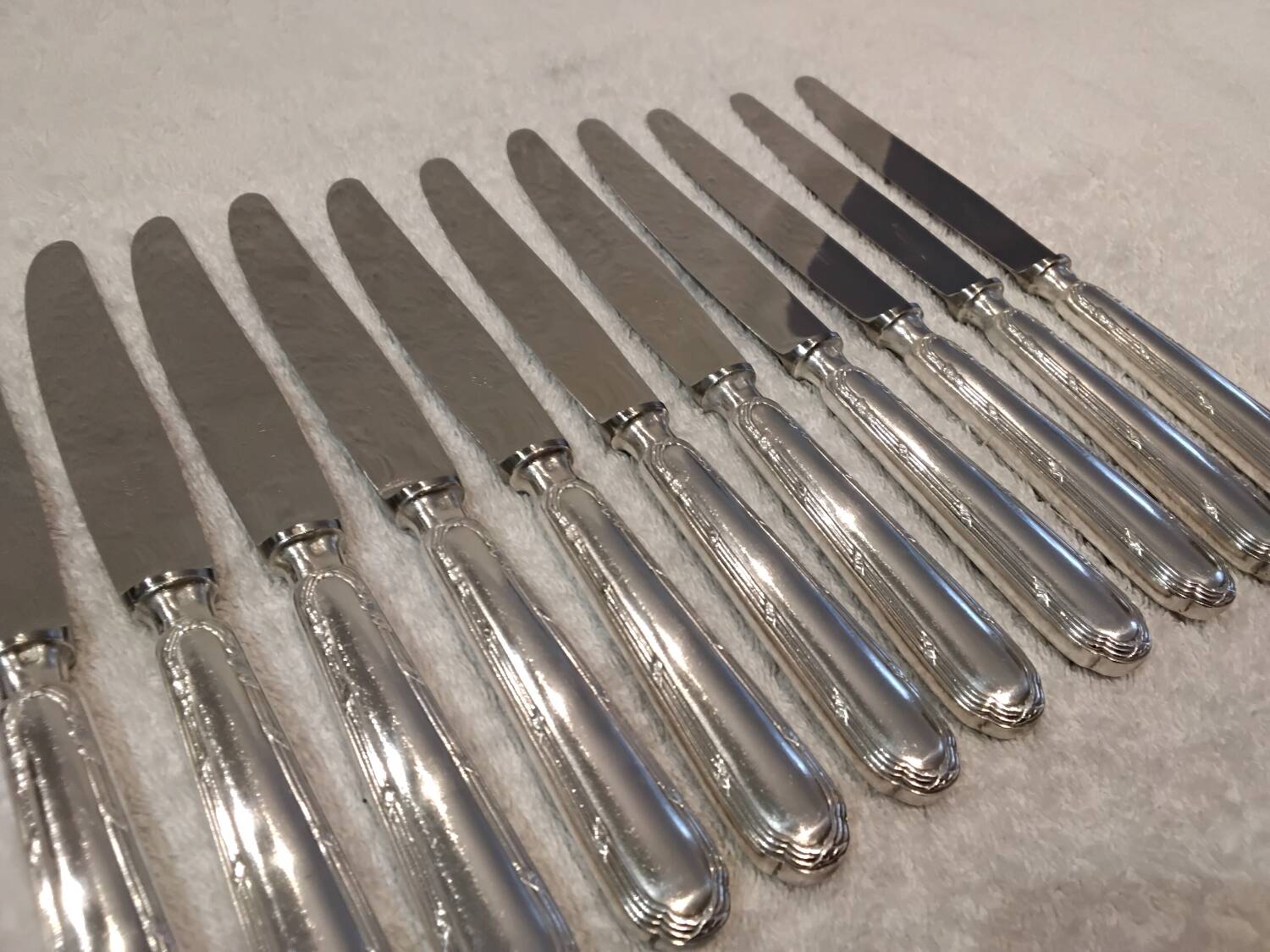 12 silver plated dessert knives, goldsmith Ercuis Louis XVI Trianon