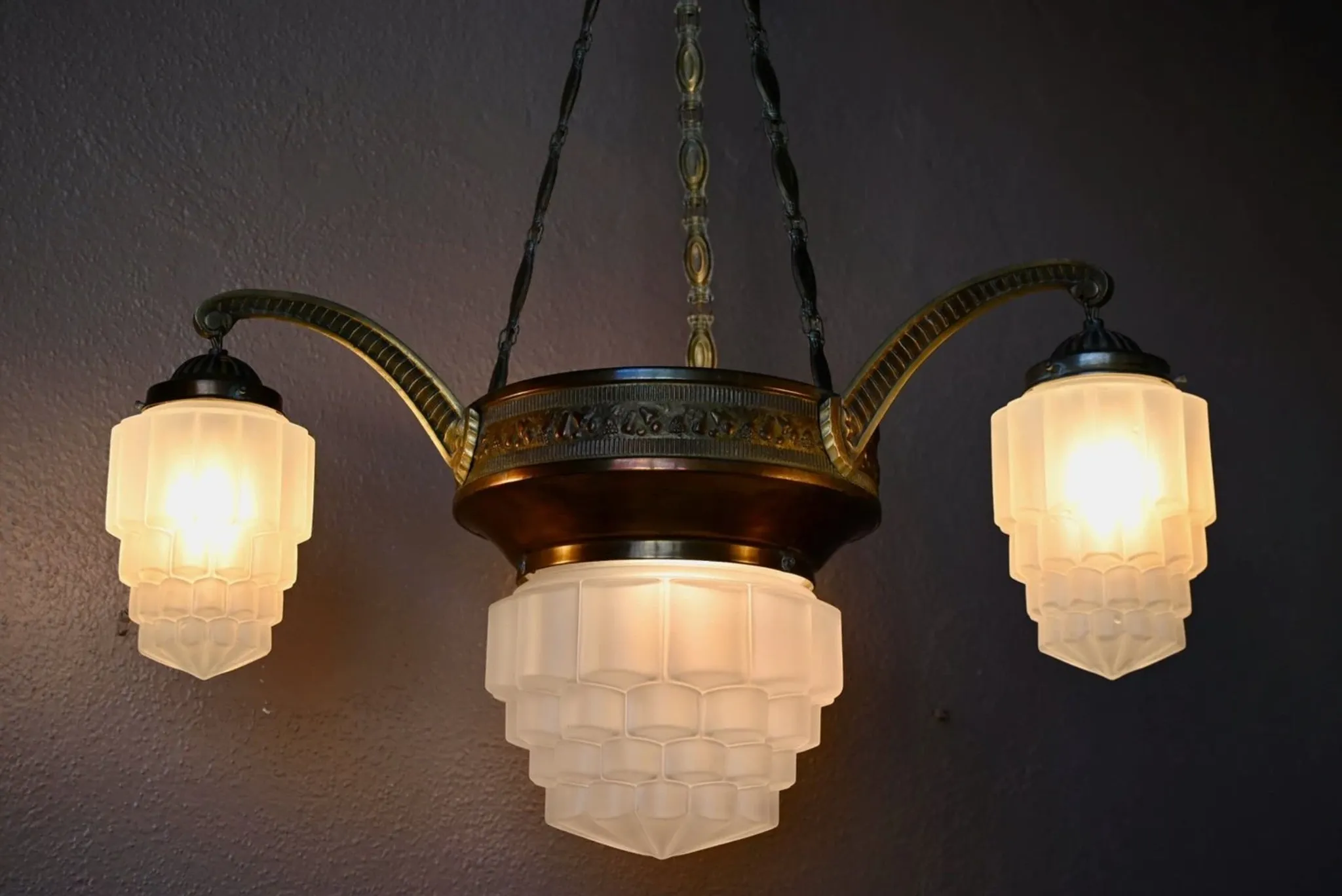 Art Deco lustre in brass and frosted pressed glass from the 1930s.