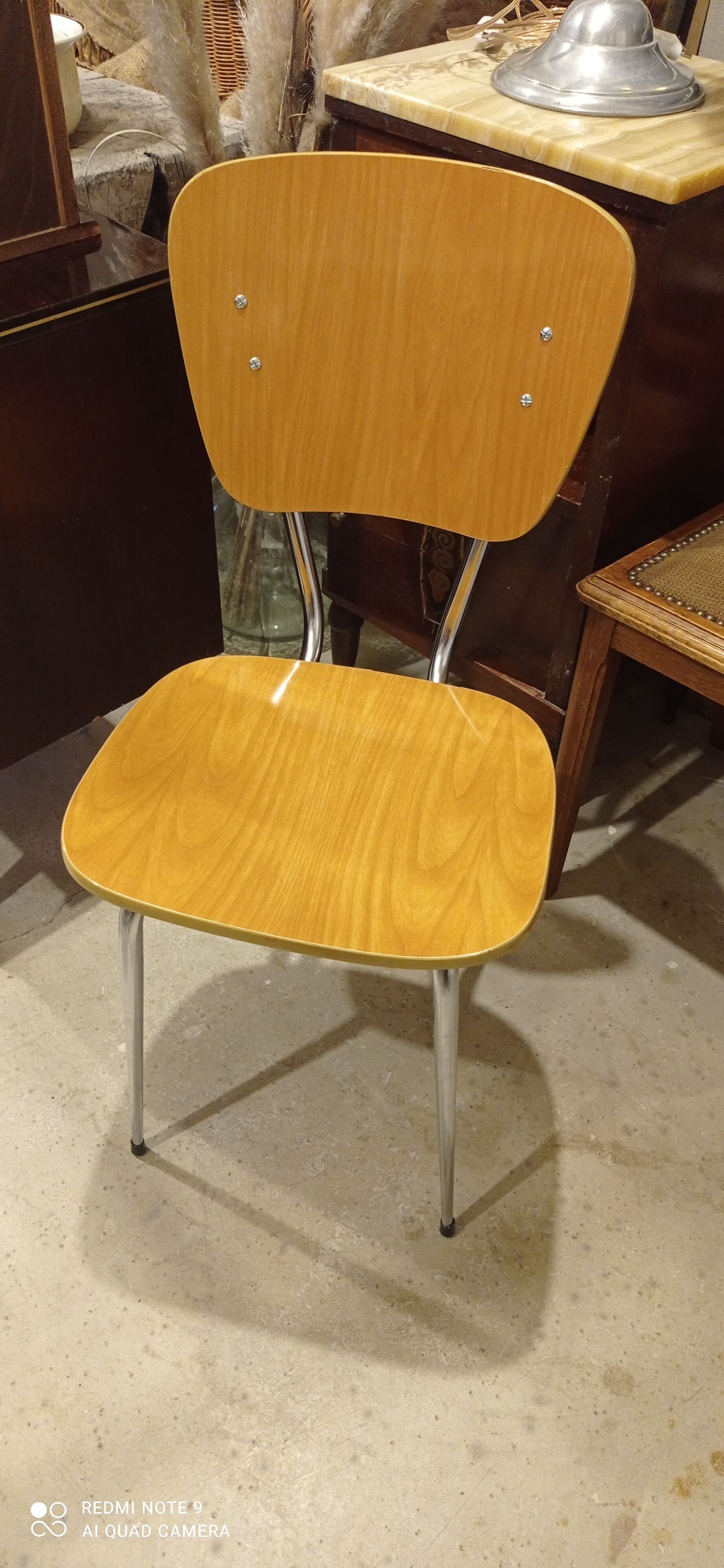 Chaise formica fauve