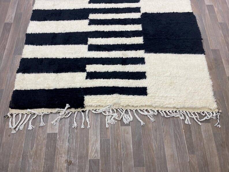 Handmade wool rug size 150 x 250 cm