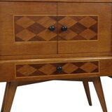 commode vintage à motif damier au design scandinave