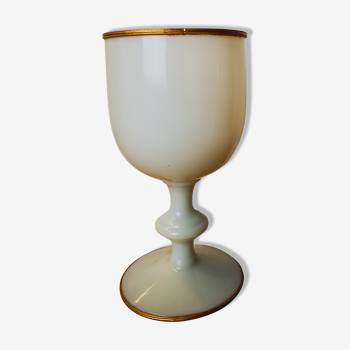 Coupe verre à pieds vintage opaline blanche laiton