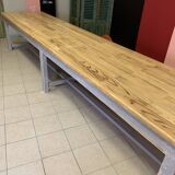 Grande table à manger de 4 mètres de long