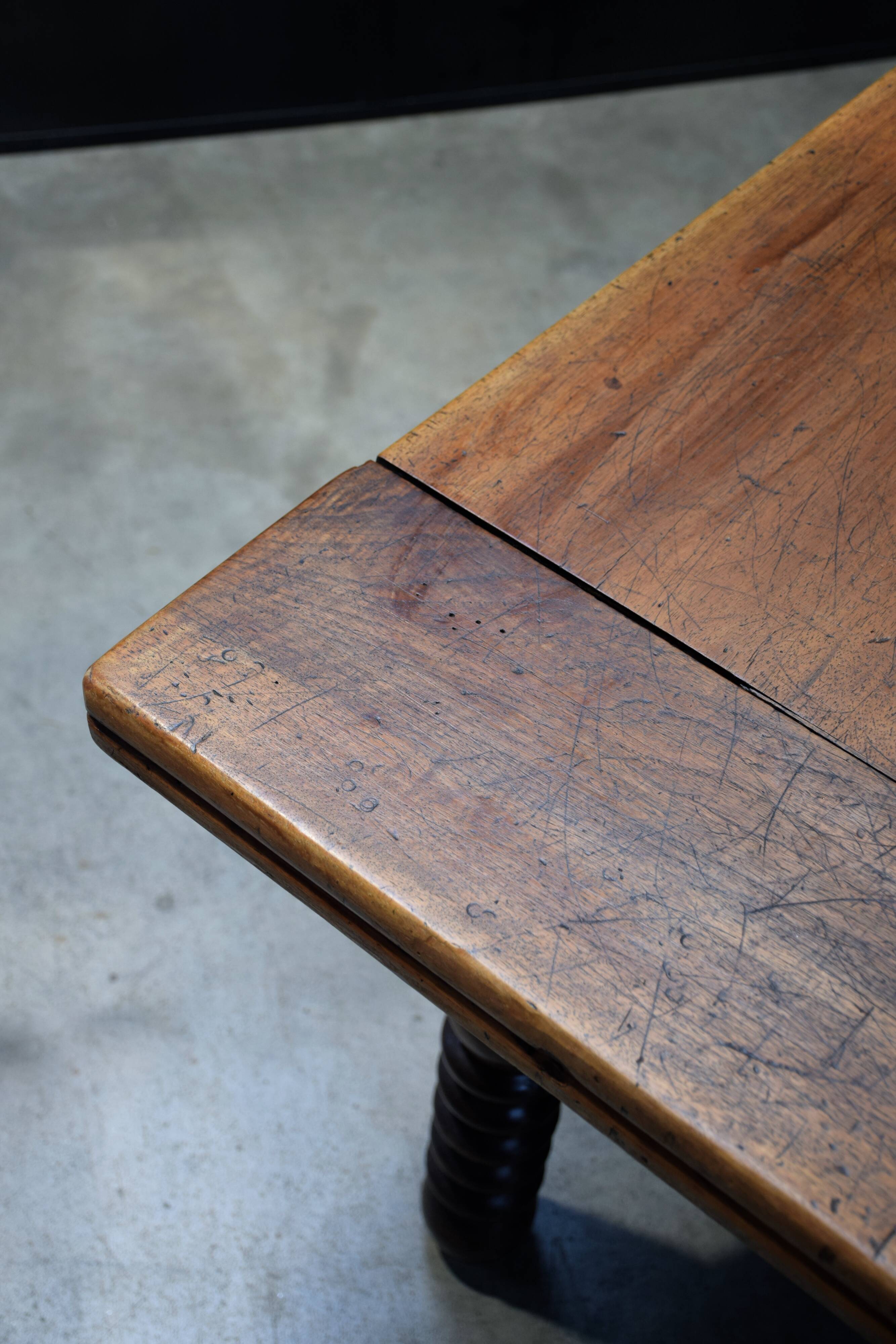 Passementier table with wooden drawers Walnut - France Lyon 1880'