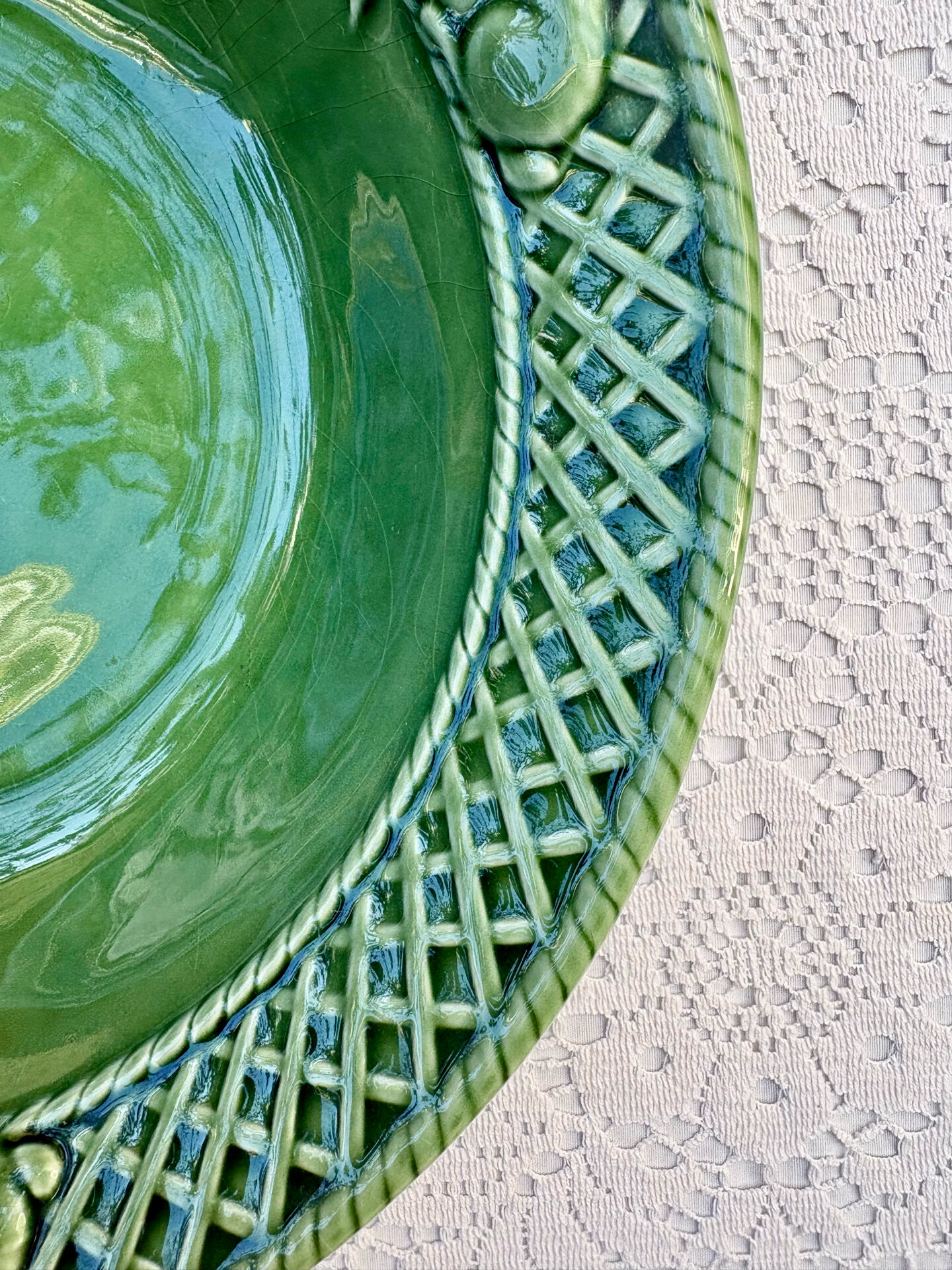 Large woven border salad bowl "Rabbit Green" Bordallo Pinheiro Po
