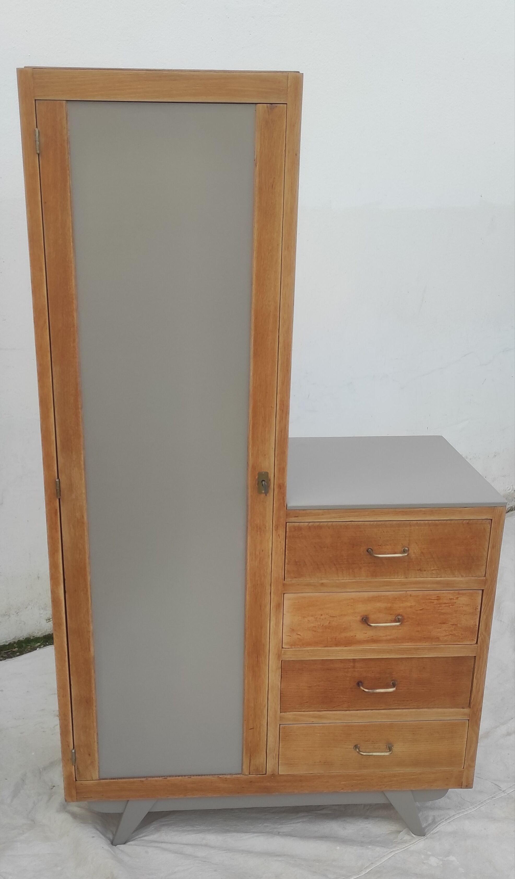 Armoire vintage