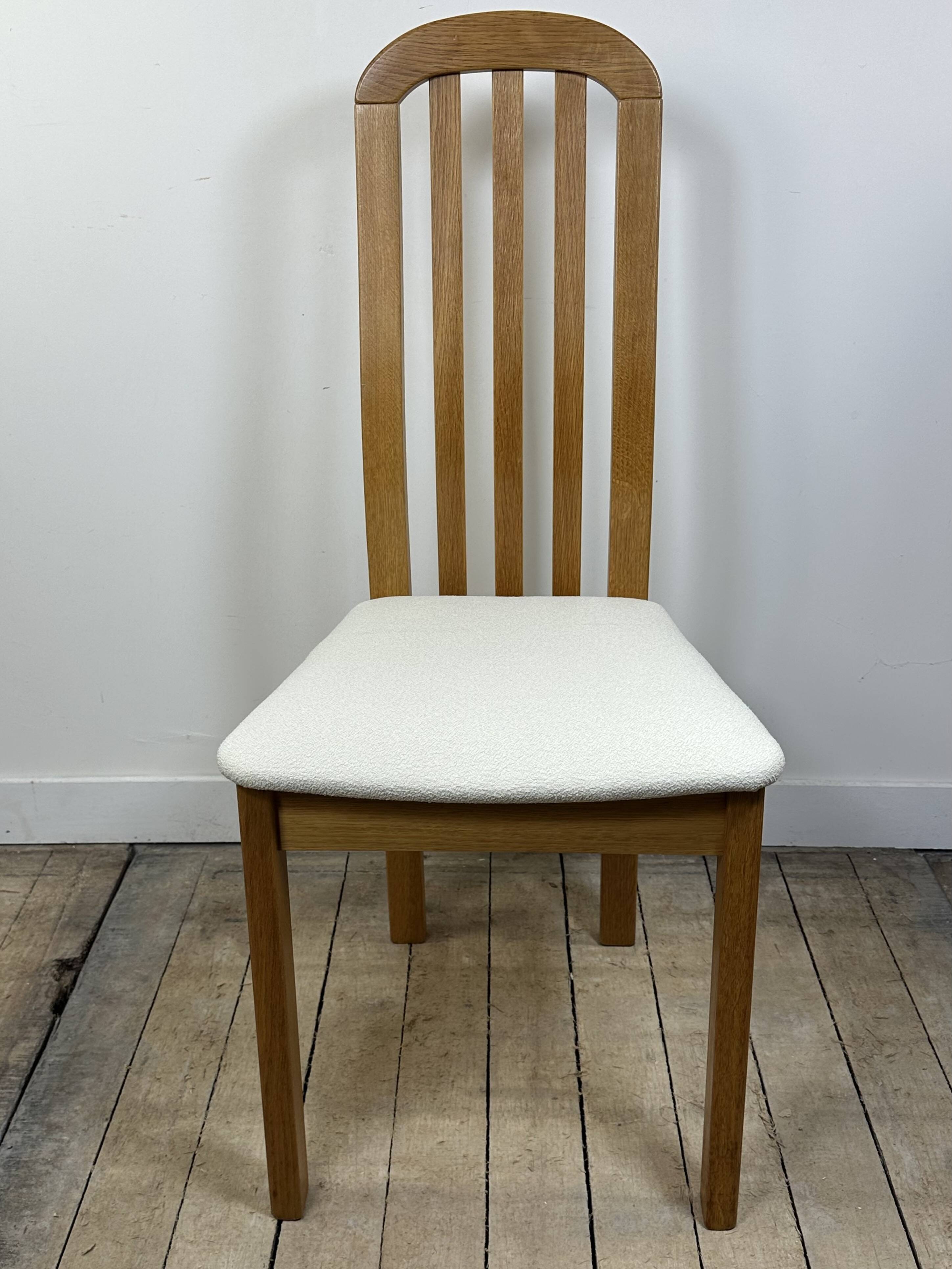 Chairs (set of 4) in solid elm and vintage fabric Findahls Denmark 1980