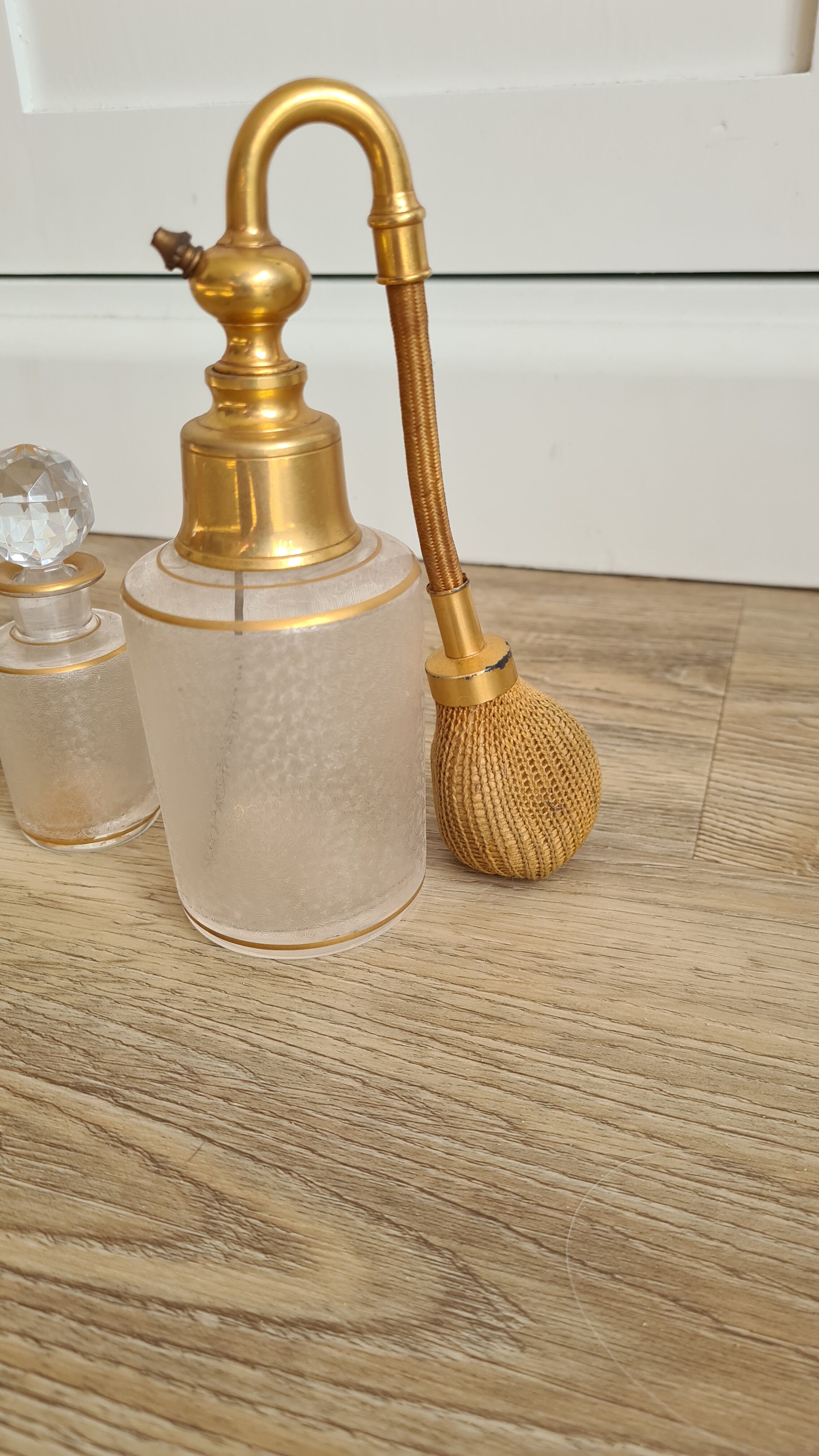 Lot 6 precious old glass bottles with Art Deco gilding La Samaritaine / vintage