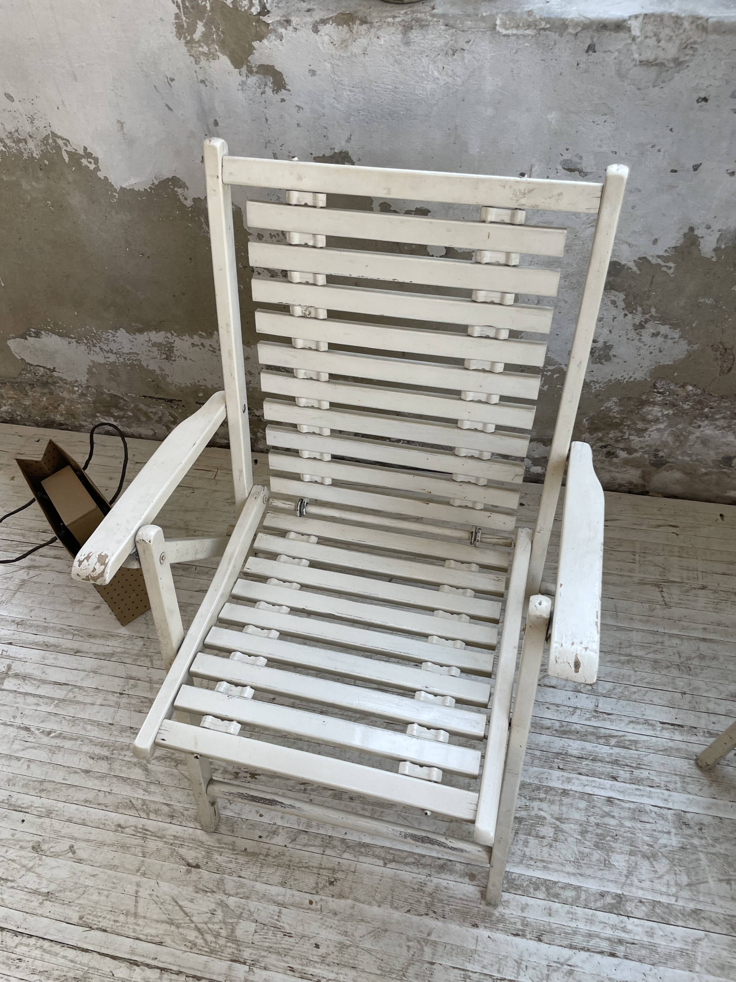 4 white wooden garden chairs