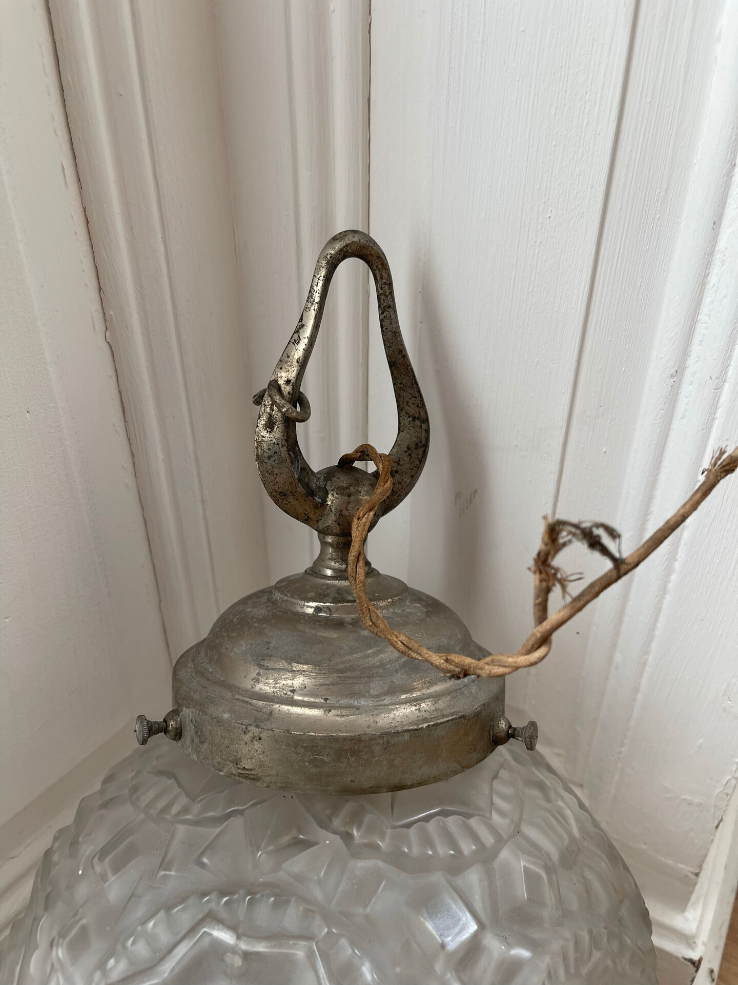 Frosted glass suspension globe Art Deco 1920s/1930s