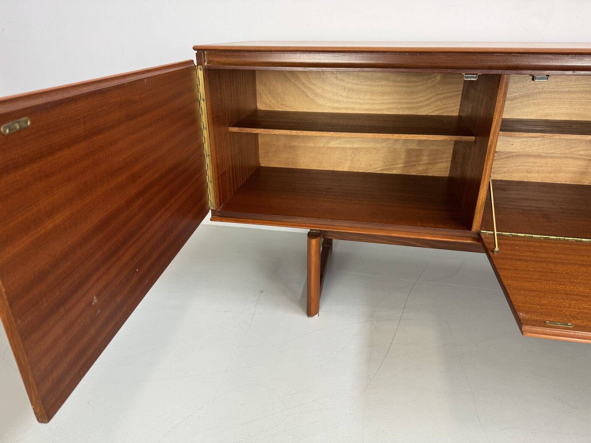 Vintage sideboard White an Newton