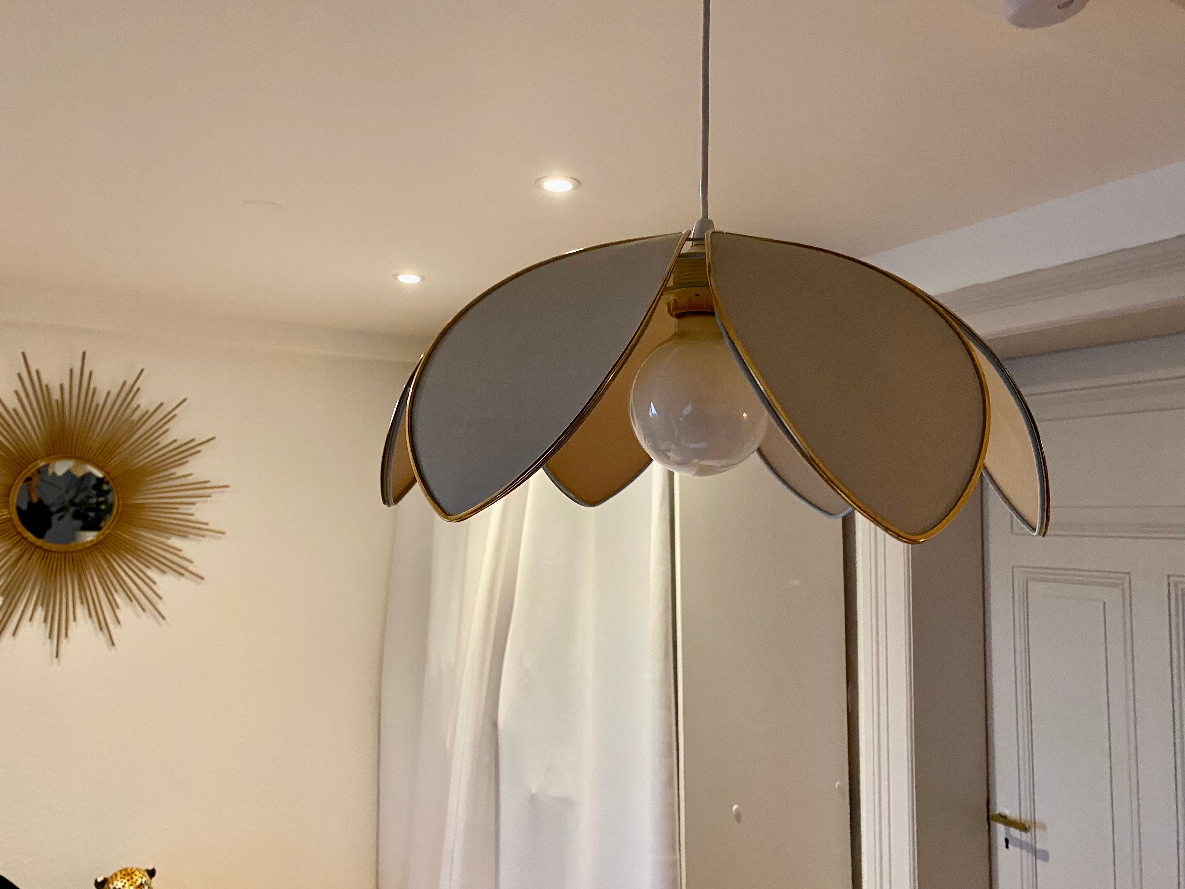 Vintage flower petal suspension