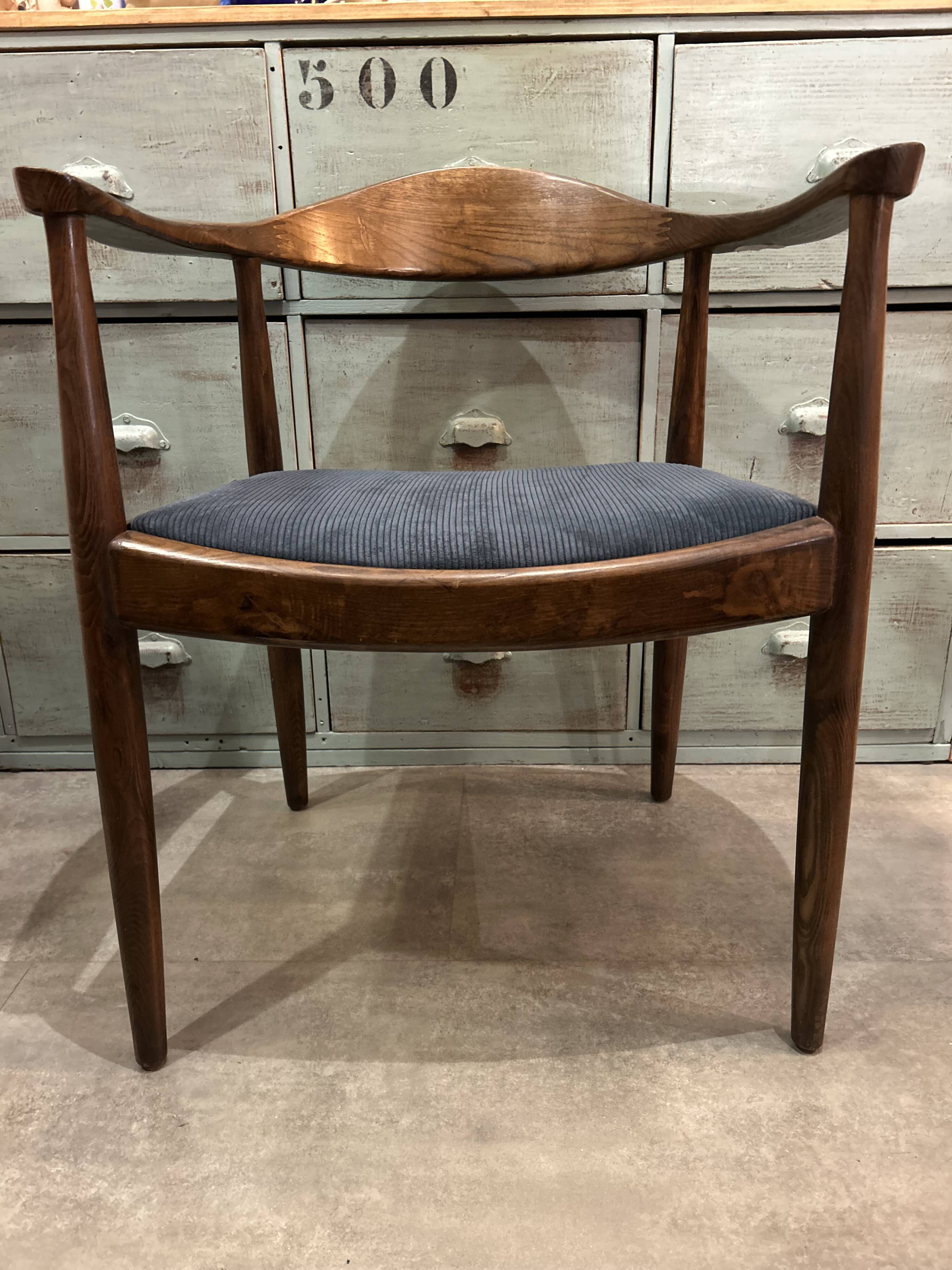 Scandinavian armchair in the style of Hans Wegner.