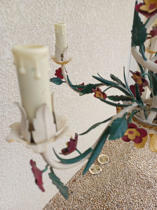 Lustre floral vintage en tôle peinte