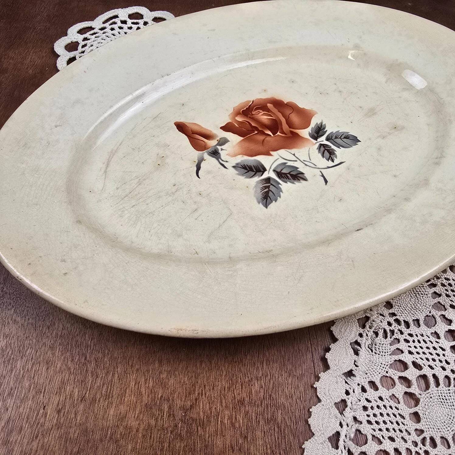Digoin Sarreguemines plate with rose decoration, ironstone – Large patinated model