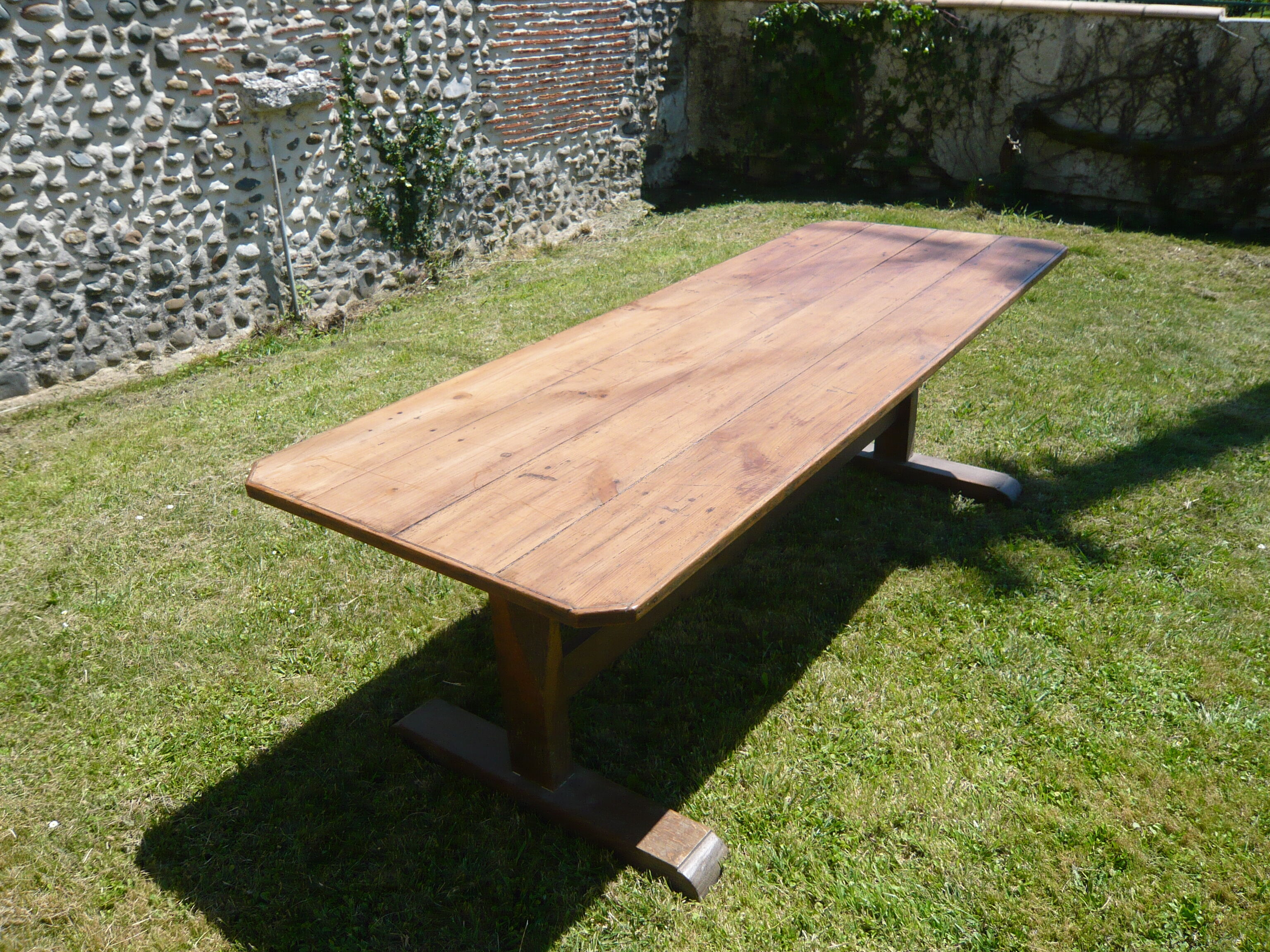 Farm table