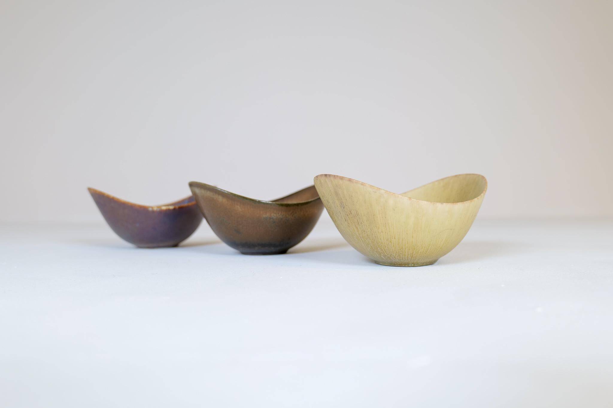 Set of 3 modern mid-century ceramic bowls by Gunnar Nylund Rörstrand, Sweden.