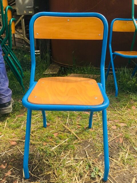 Lot de 10 chaises écoles des années '70, 5 bleus et 5 vert