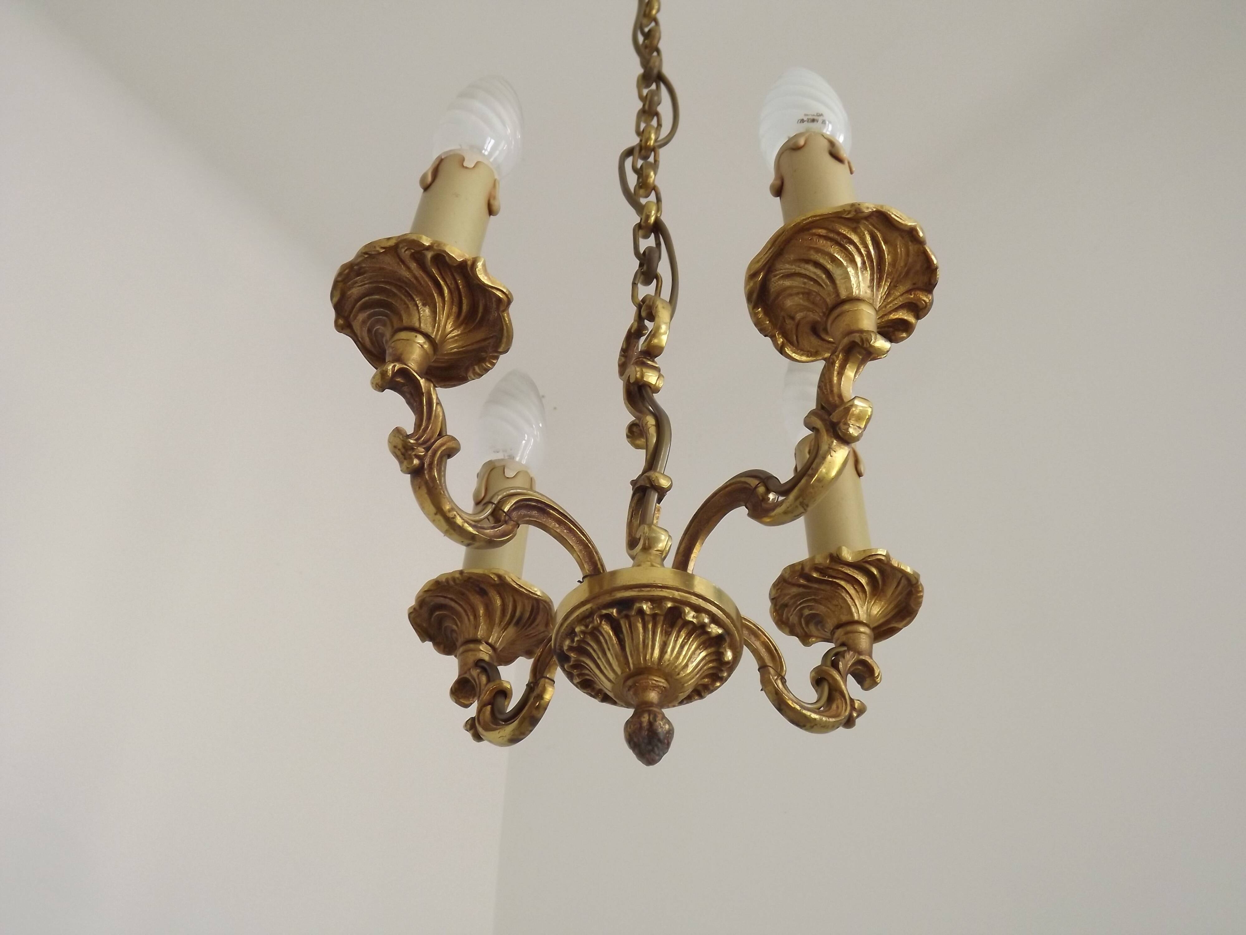 Chandelier en bronze à 4 lumières avec feuilles d'acanthe enroulées de style Art Nouveau vintage français