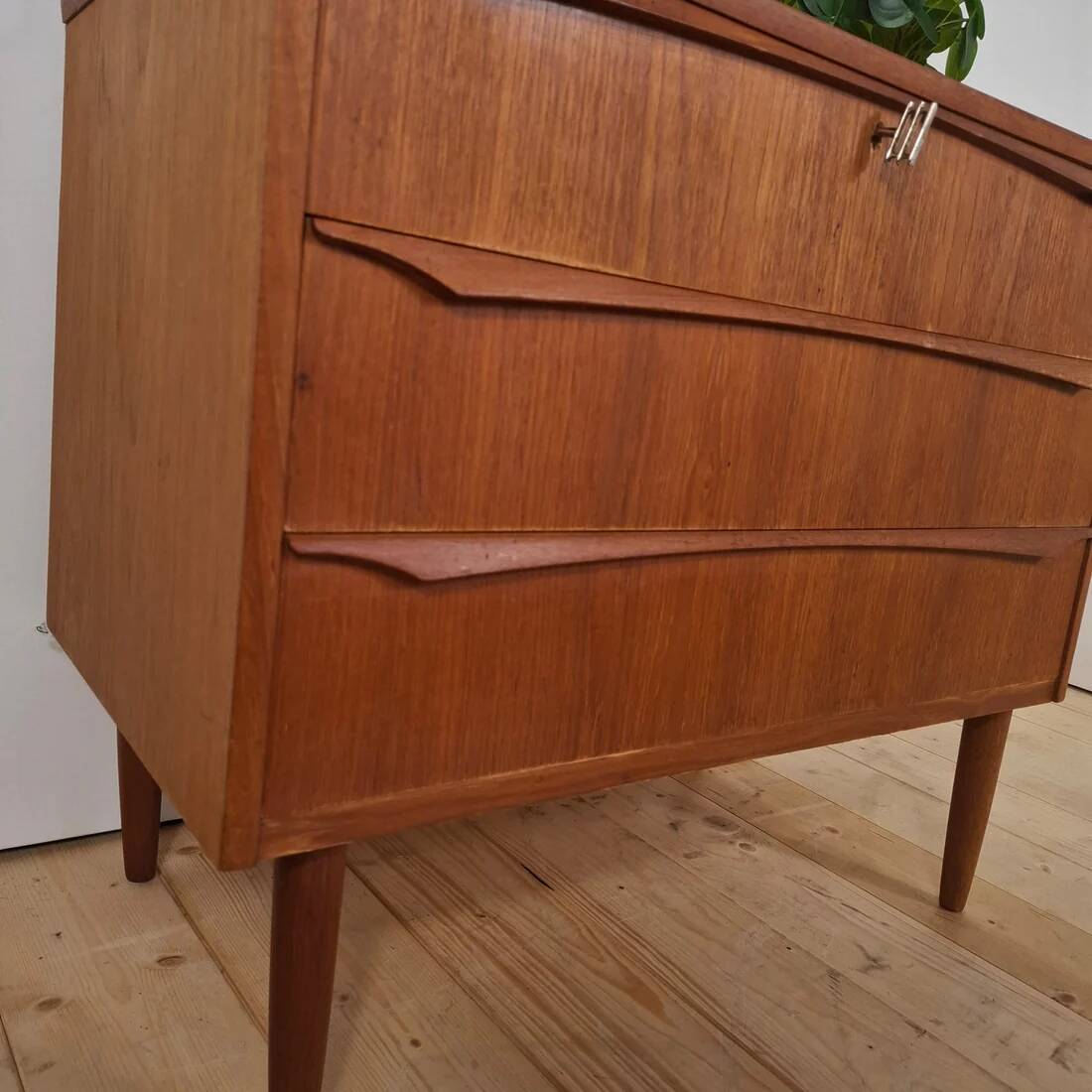 Small vintage chest of drawers with three drawers – Scandinavian mid-century teak design, 1960s