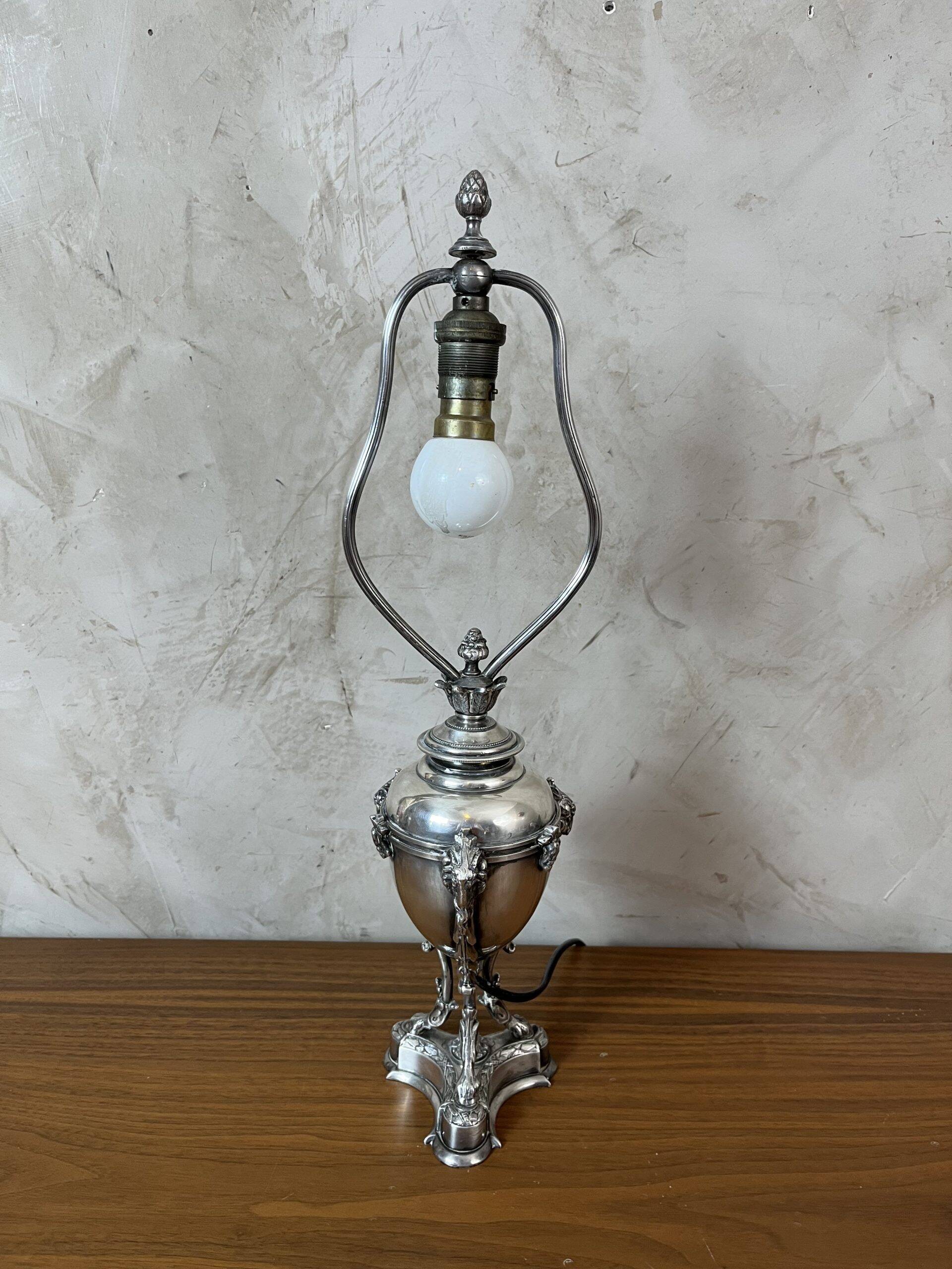 Lampe en métal argenté