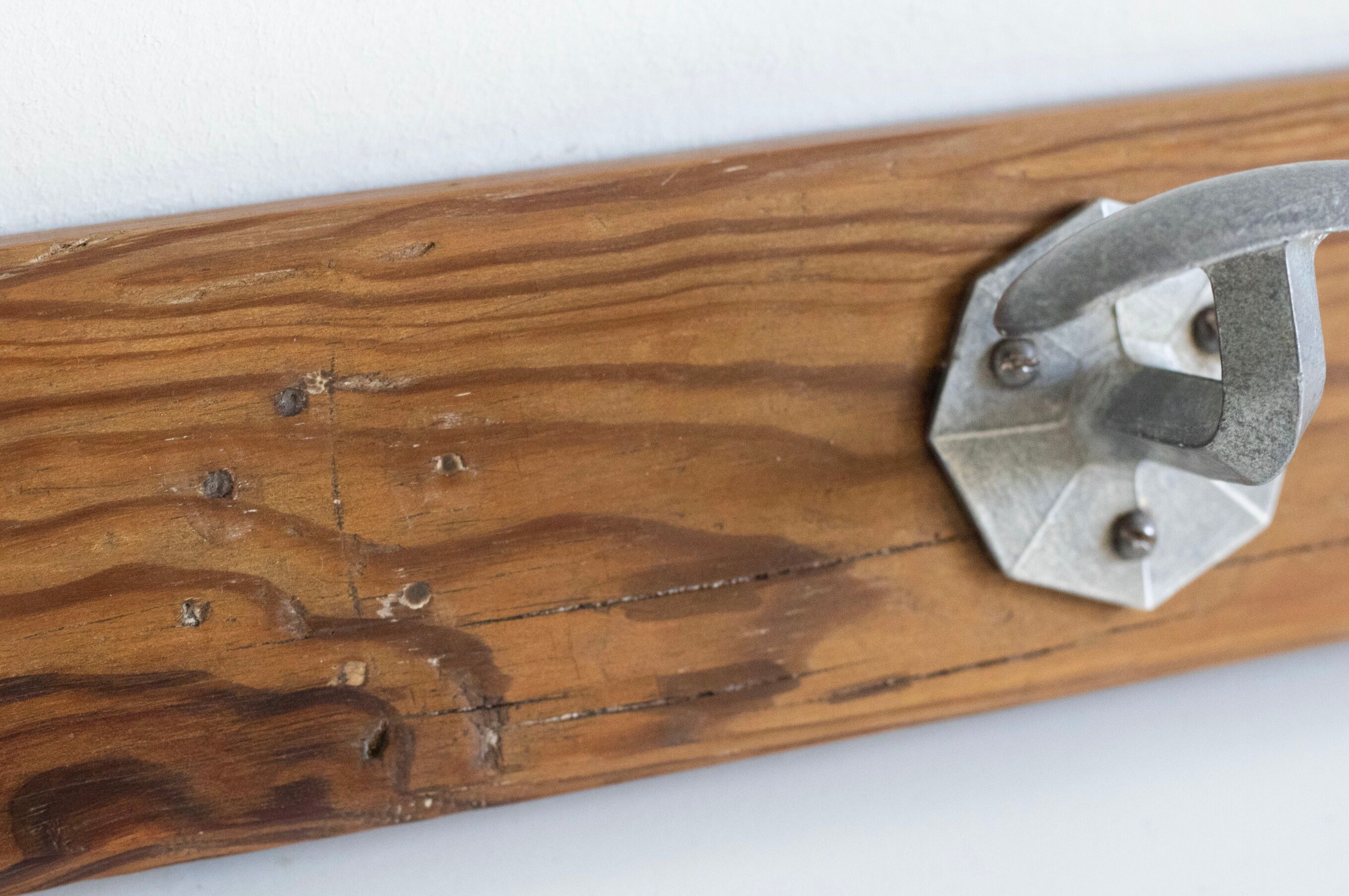 Wall coat rack in wood and metal