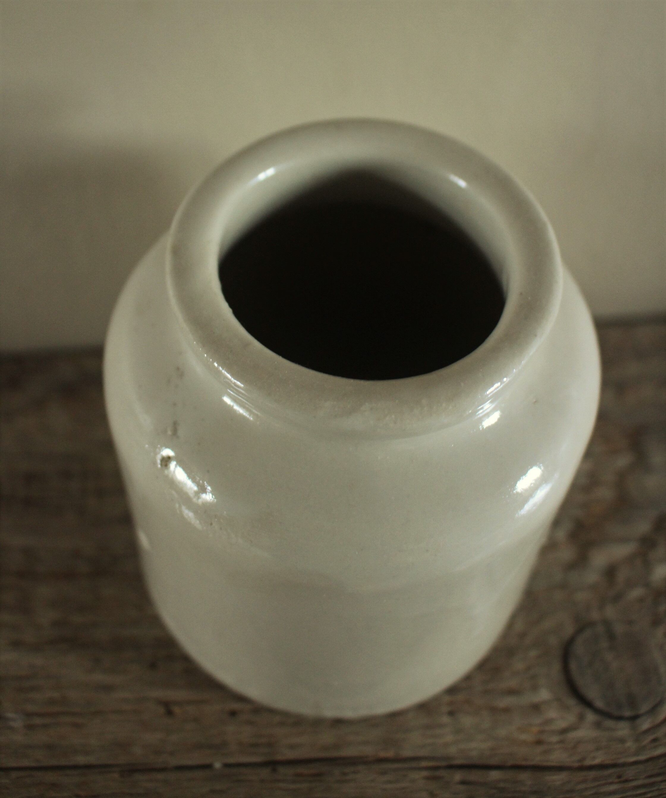 Mustard pot glazed gray sandstone