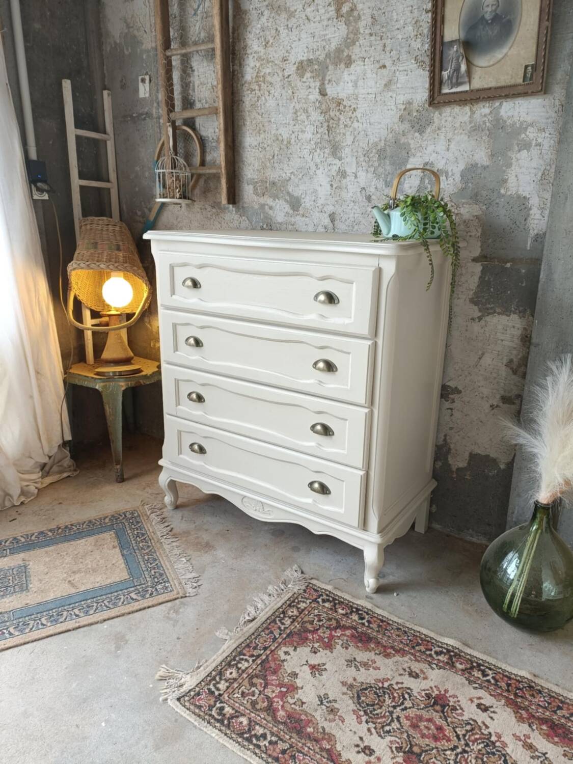 Chest of drawers