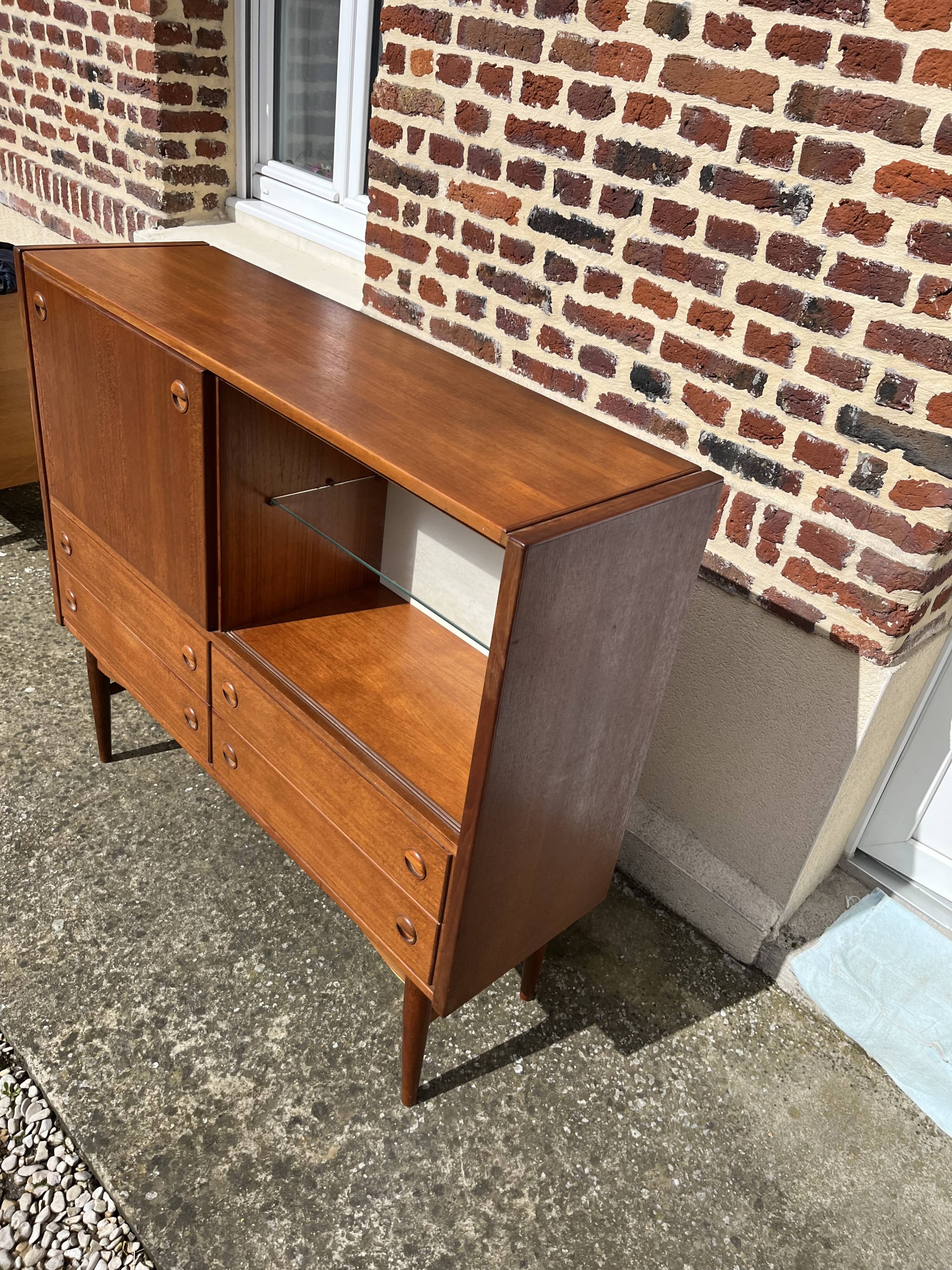 Scandinavian window dresser