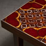 Table d'appoint basse en placage de bois avec plateau en céramique à fleurs colorées, années 1970