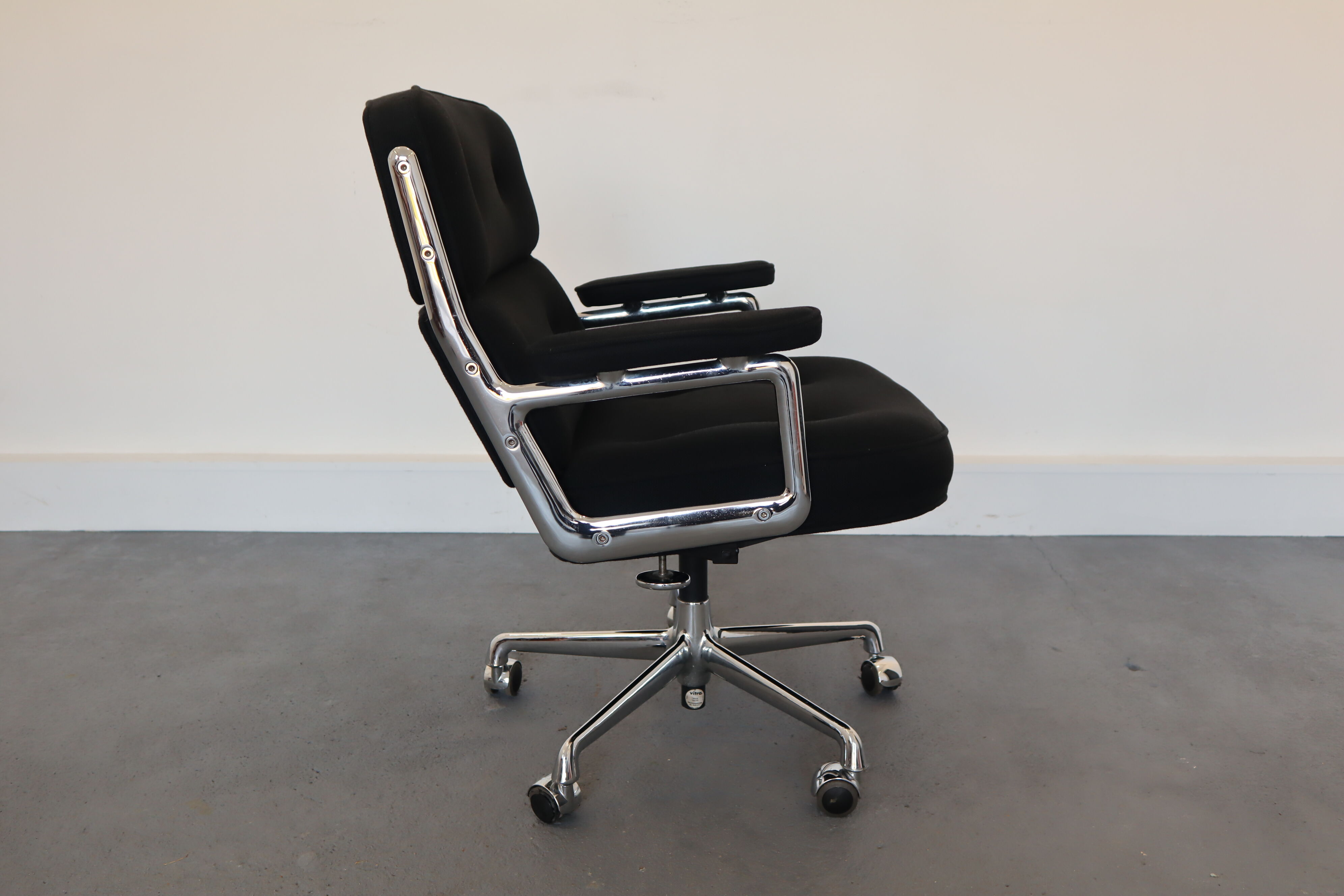 Fauteuil ES 104  par Charles & Ray Eames pour Vitra années 1990