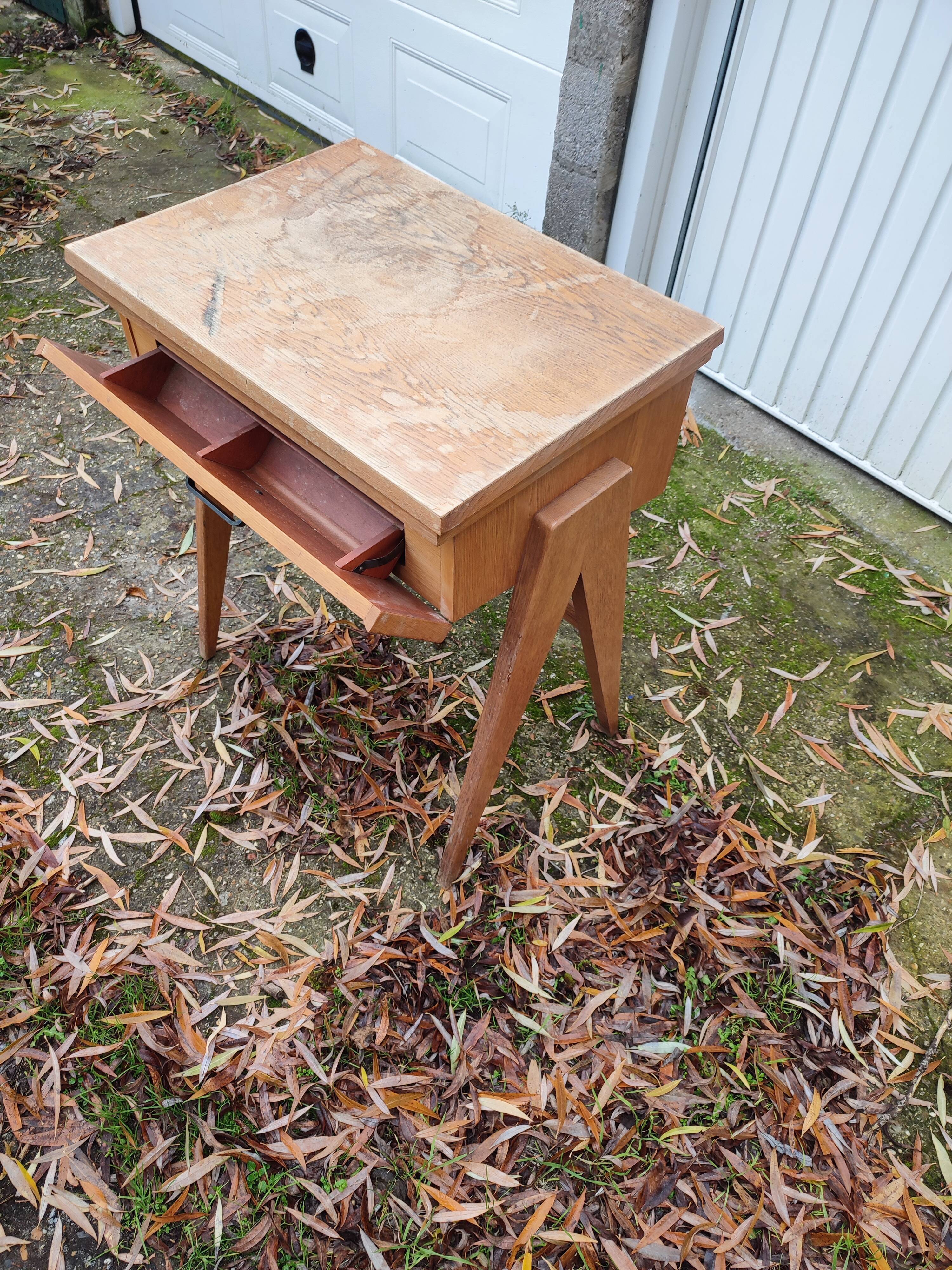 Sewing desk foot compass machine singer