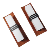 Appliques en teck et verre opalin, lot de 2