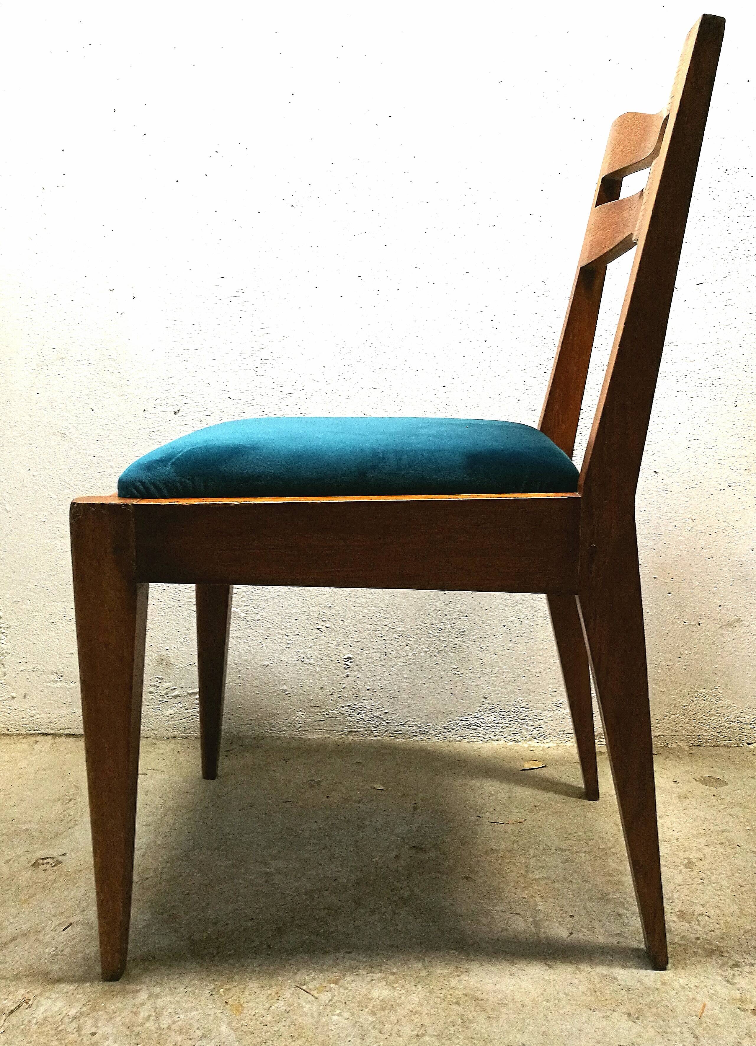 Suite de 6 chaises années 40-50 chêne et velour bleu
